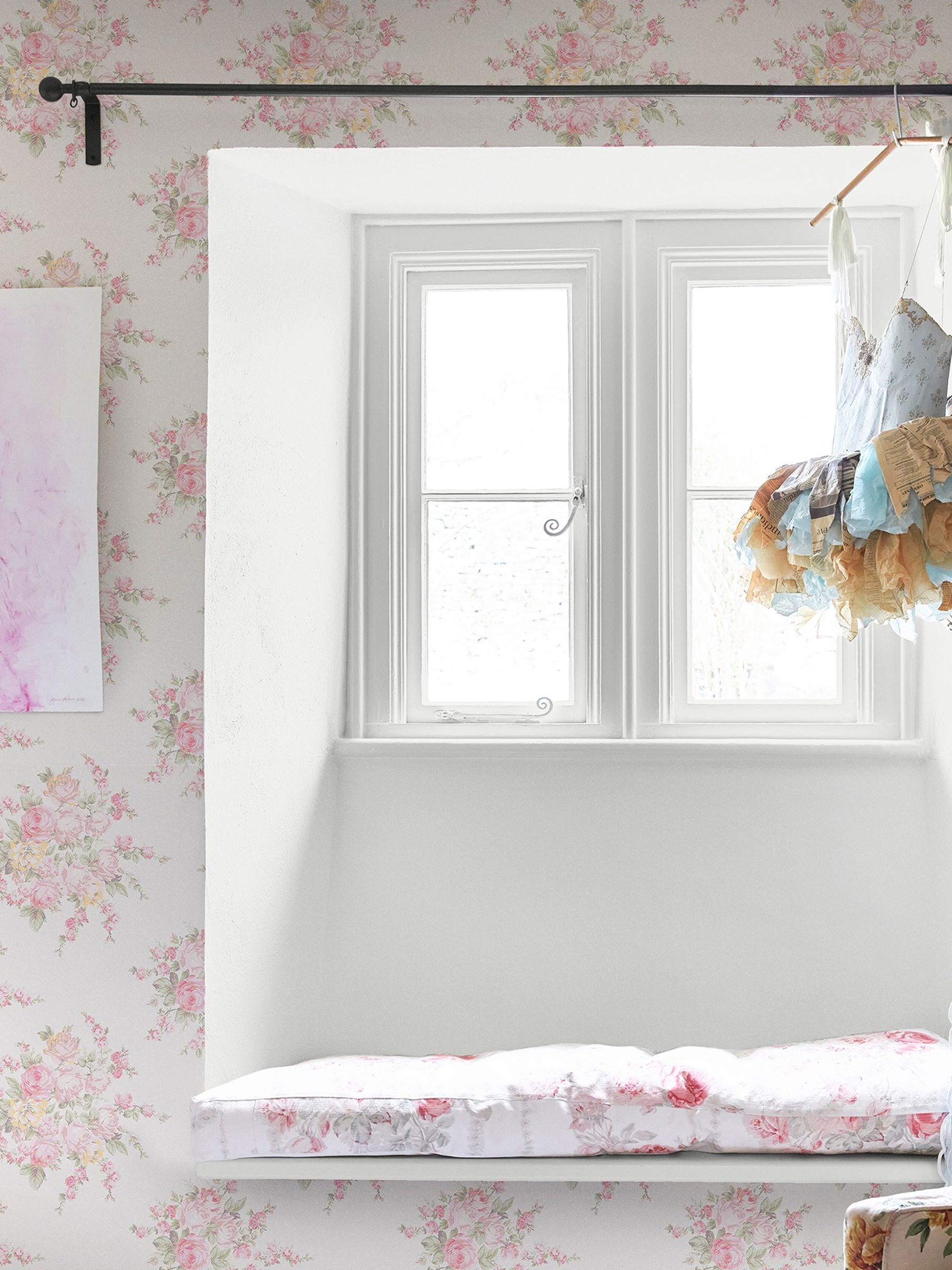 Shabby Chic Rose Blossom wallpaper 10M roll, UK version