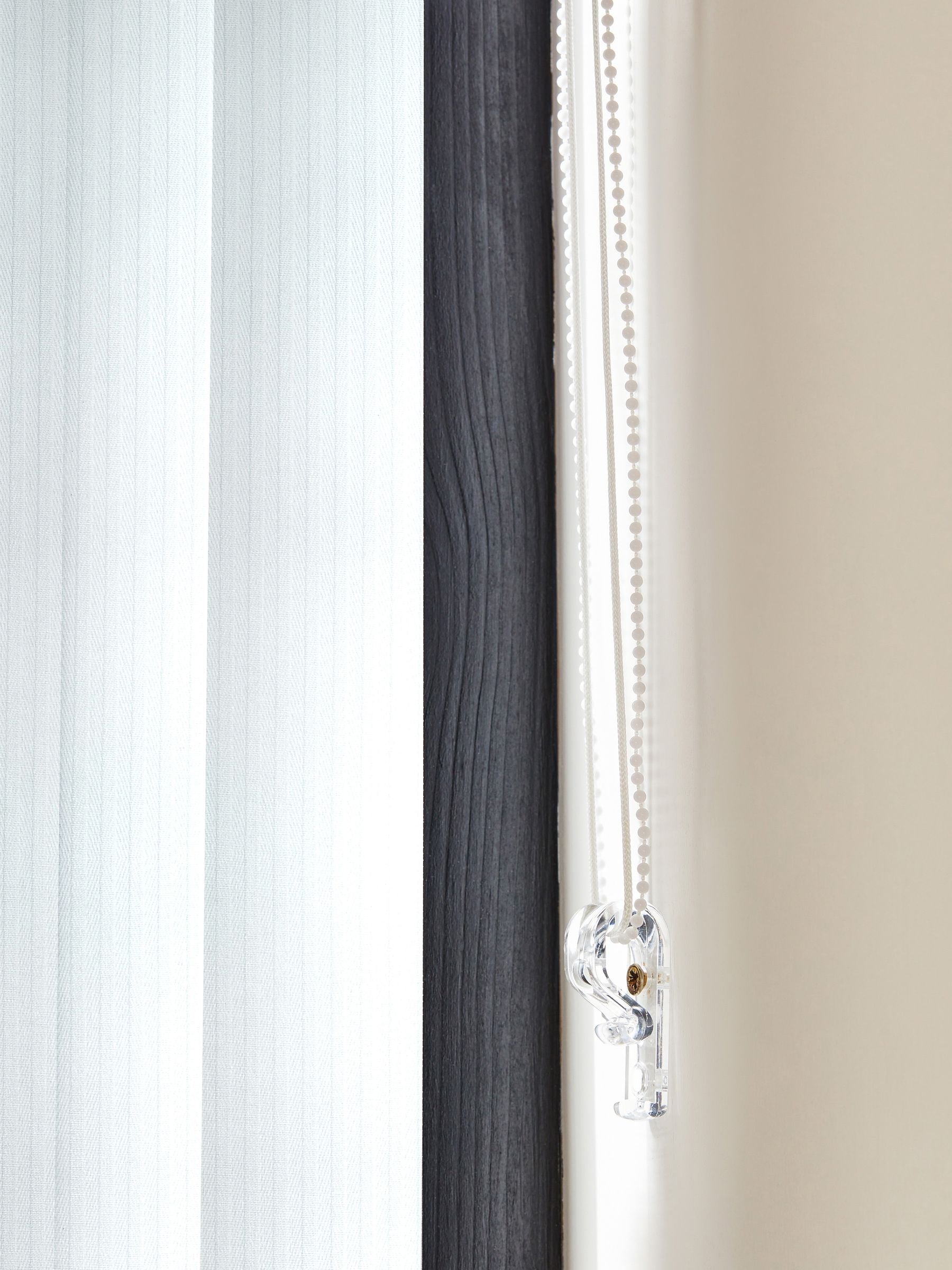 Isin white vertical blinds made to measure - British product