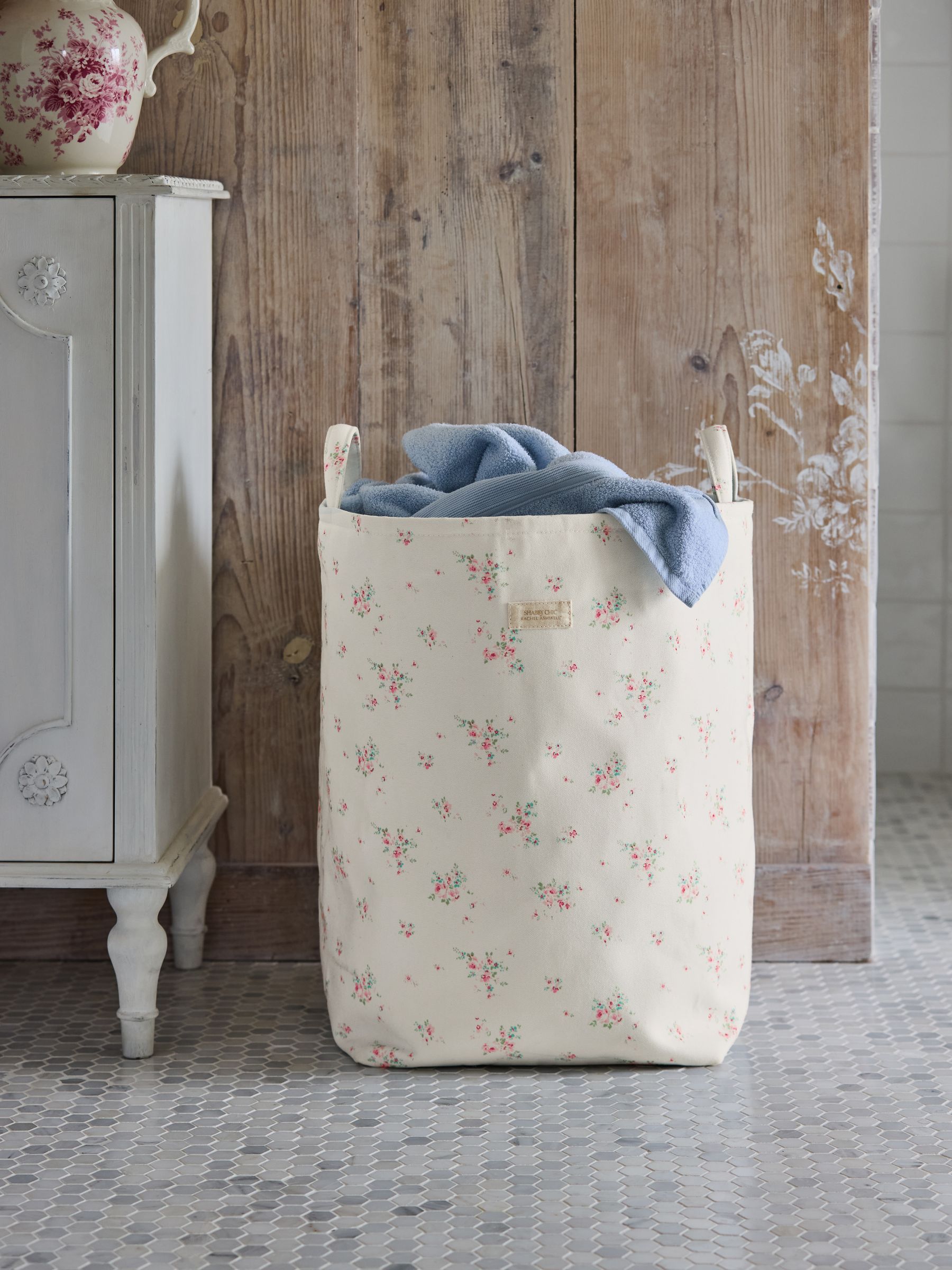 Shabby Chic Rosabelle laundry bag in white and pink - British product