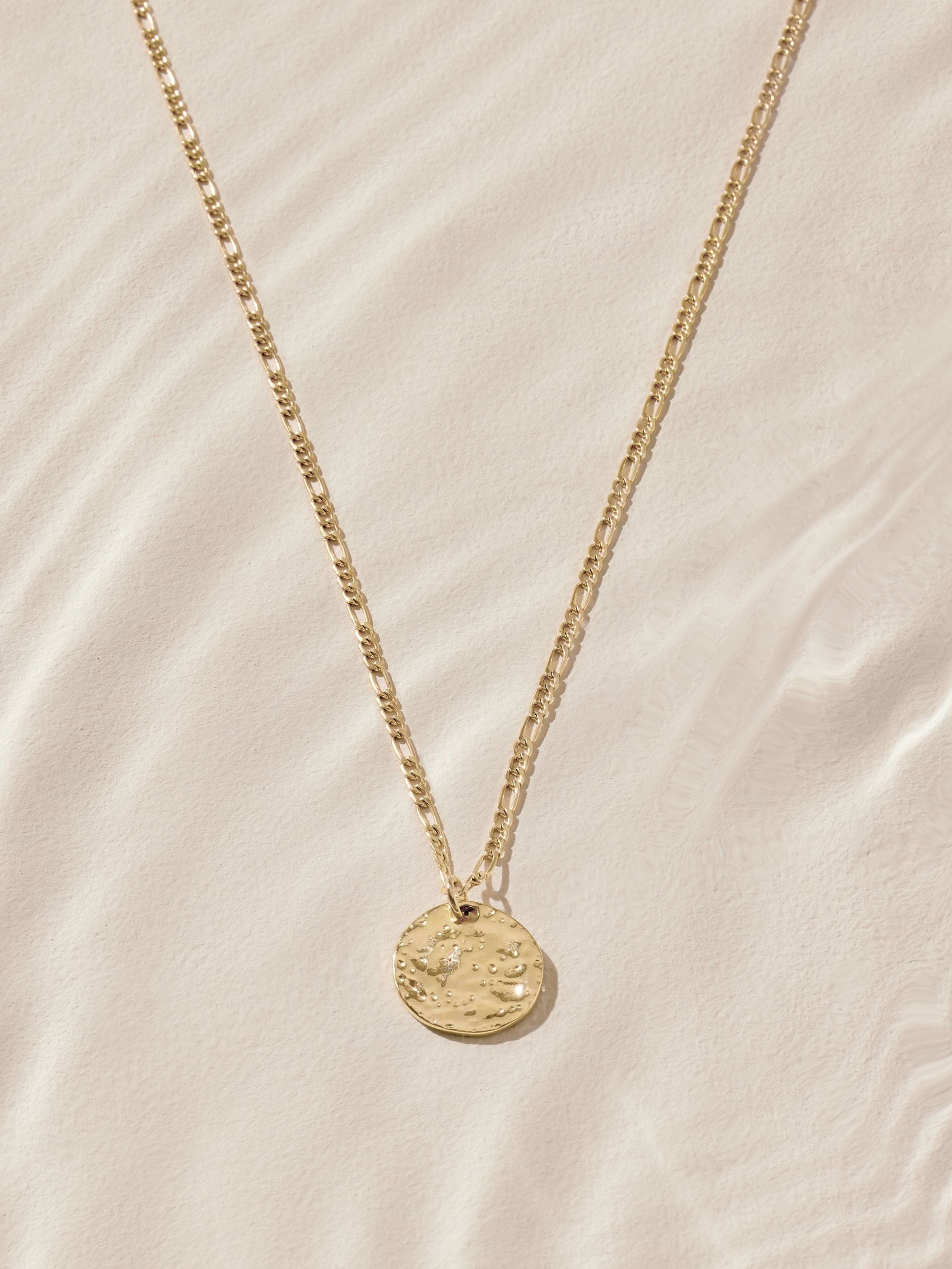 Gold tone waterproof stainless steel hammered disc necklace, UK version
