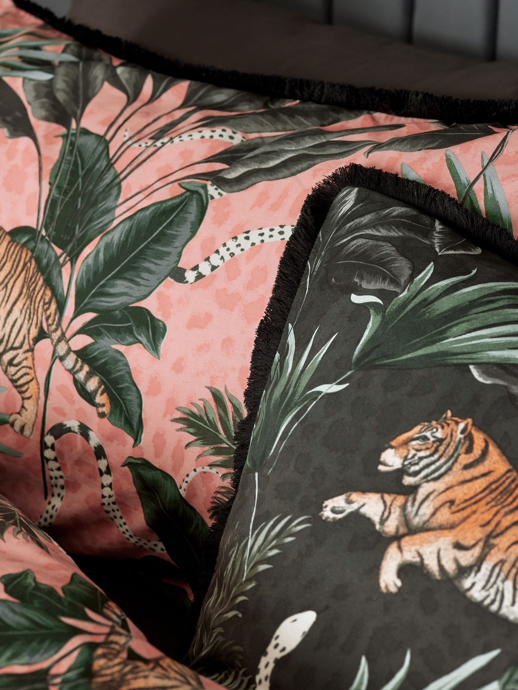 Black/Pink Fringed Tiger Duvet Cover and Pillowcase Set - British product