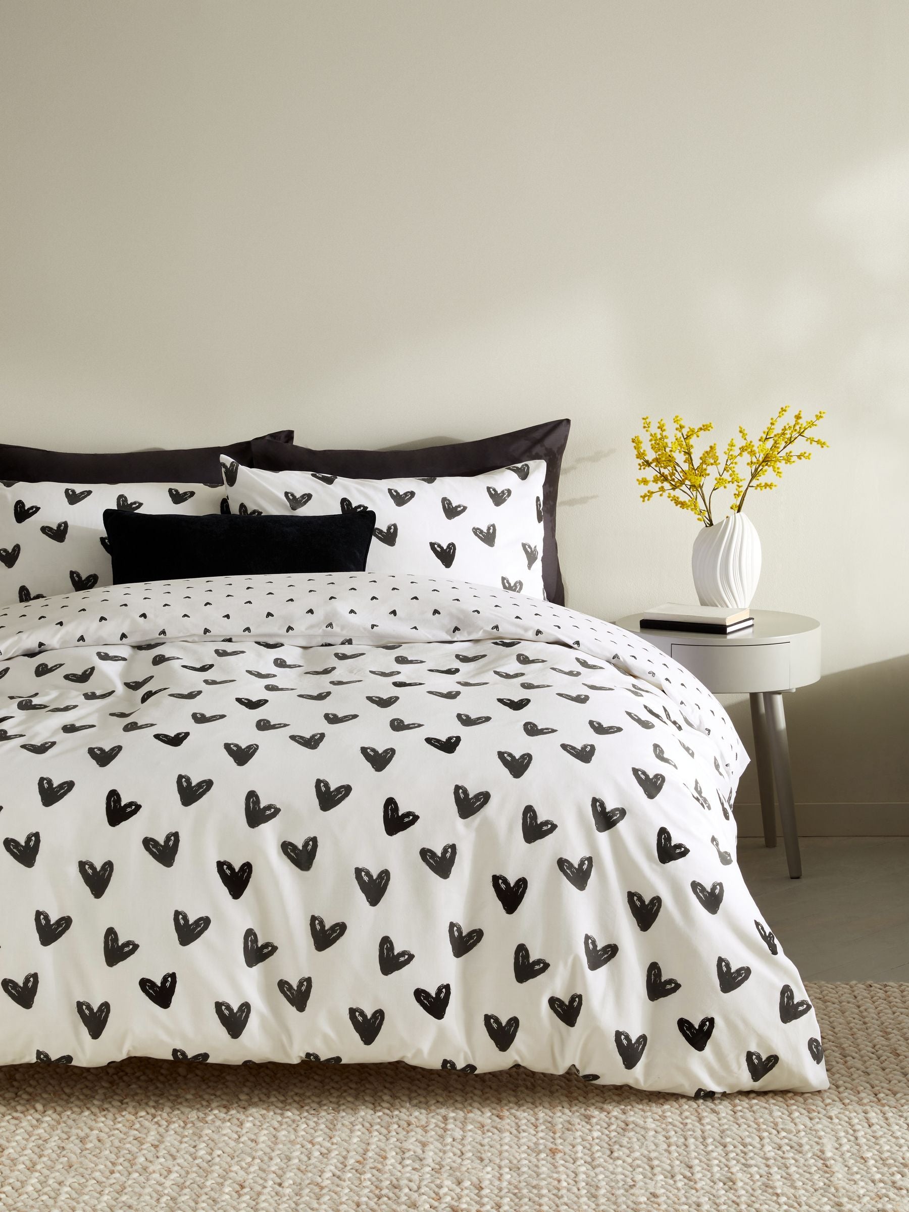 Black and white reversible duvet cover and pillowcase set - British product