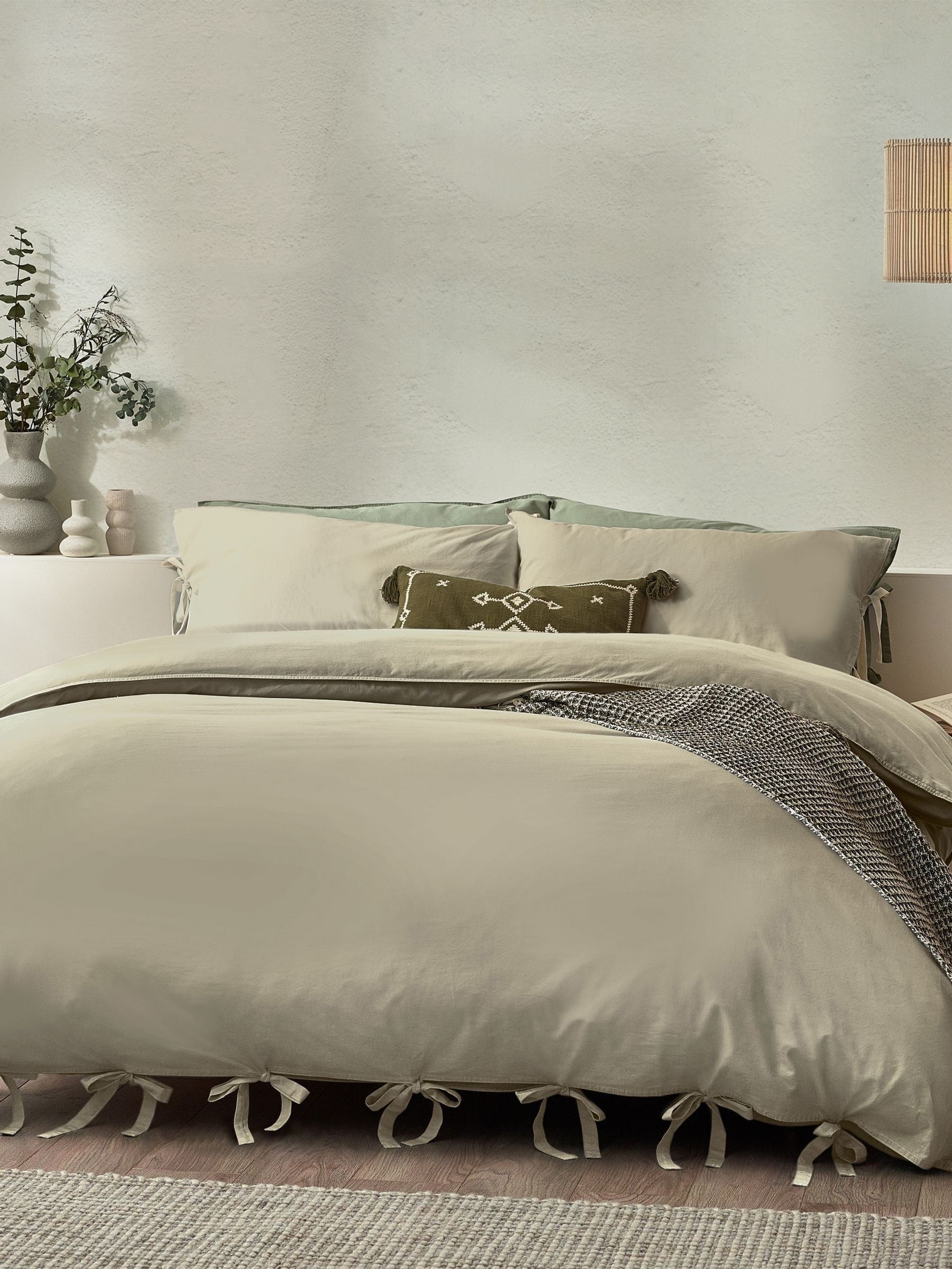 Yard Natural Mallow Bow Tie duvet cover and pillowcase set (British brand)