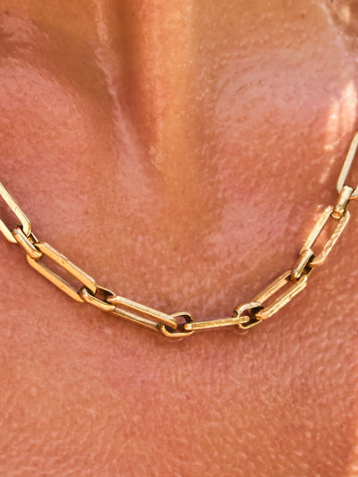 Halskette mit goldfarbener Gliederkette aus Edelstahl im Paperclip-Design