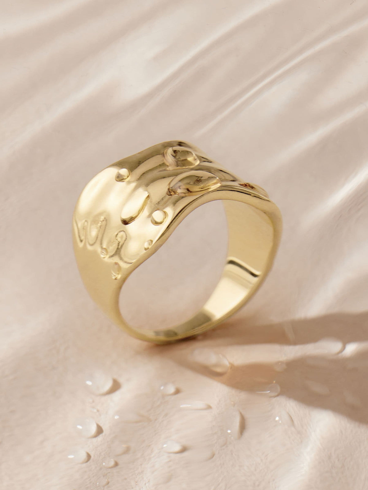 Gold tone stainless steel chunky ring, UK version