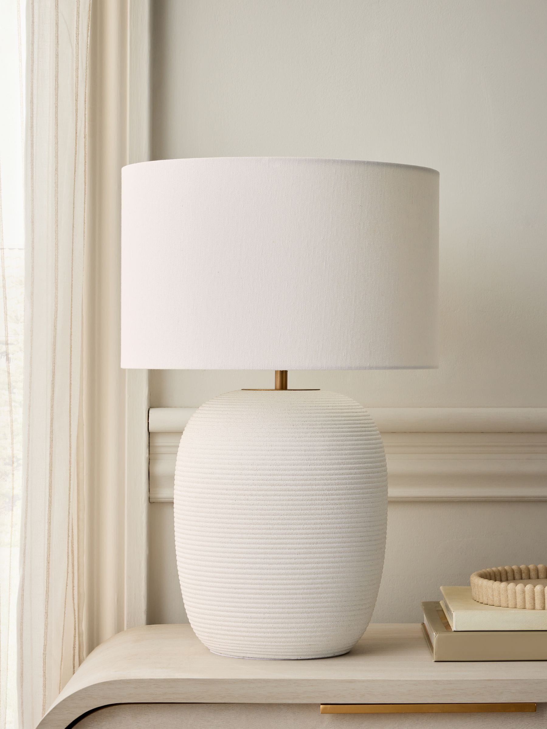 White Hadleigh table lamp with ceramic base and fabric shade, UK version