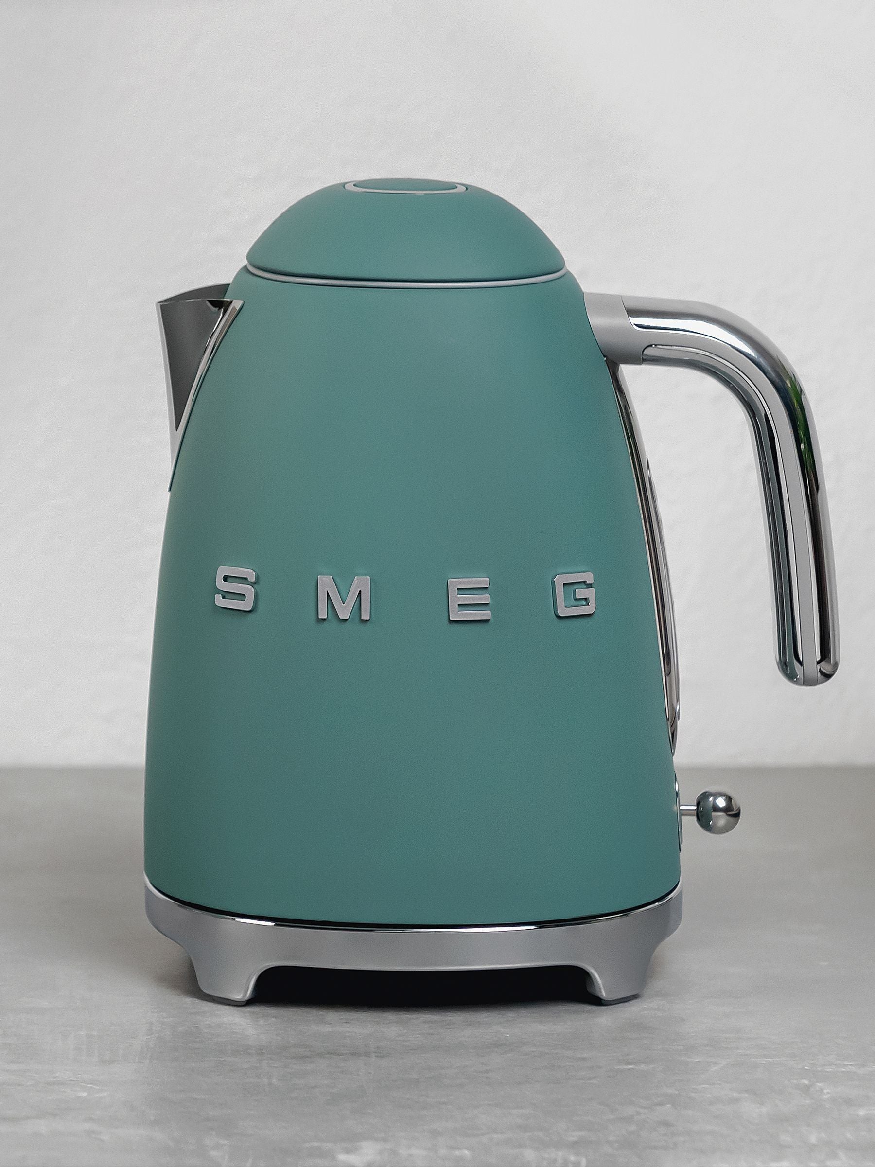 Smeg Black Electric Kettle 1.7L