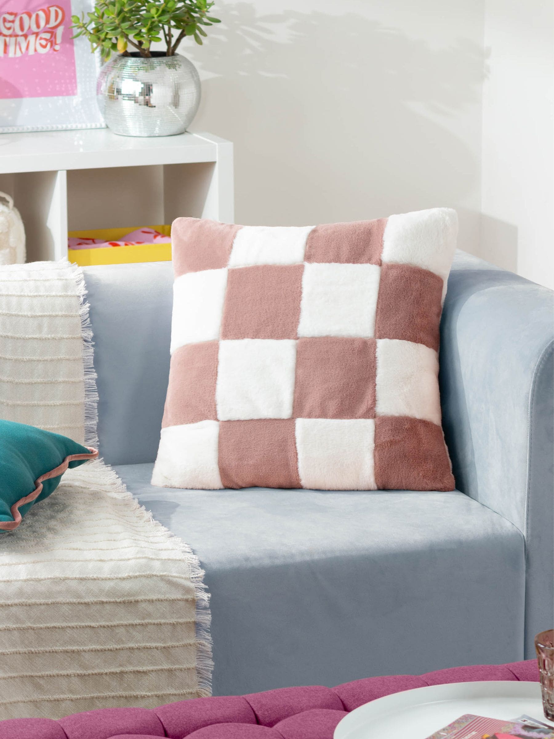 heya home Pink Cozee Check cushion 50cm x 50cm, UK version