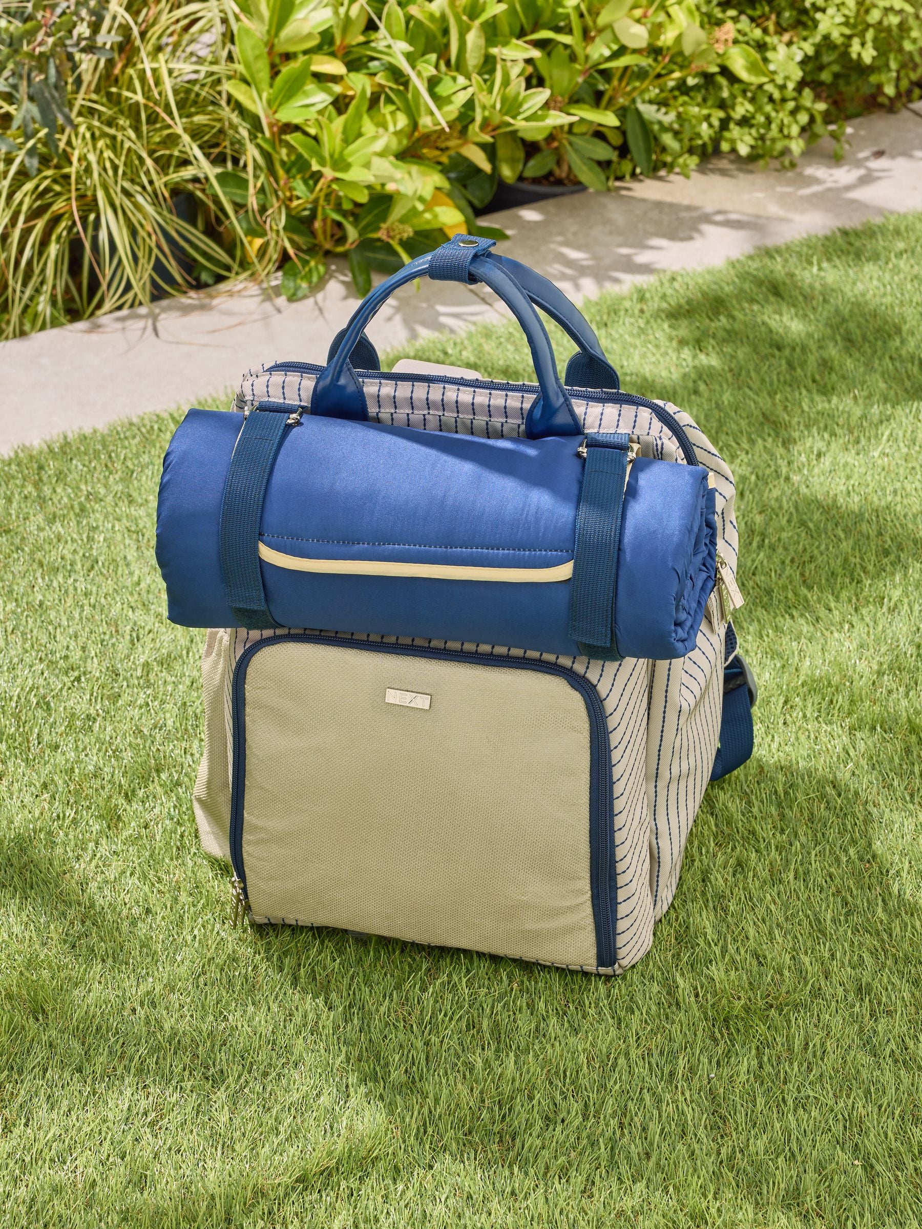 Blue/Neutral Mediterranean 4 Person Picnic Backpack