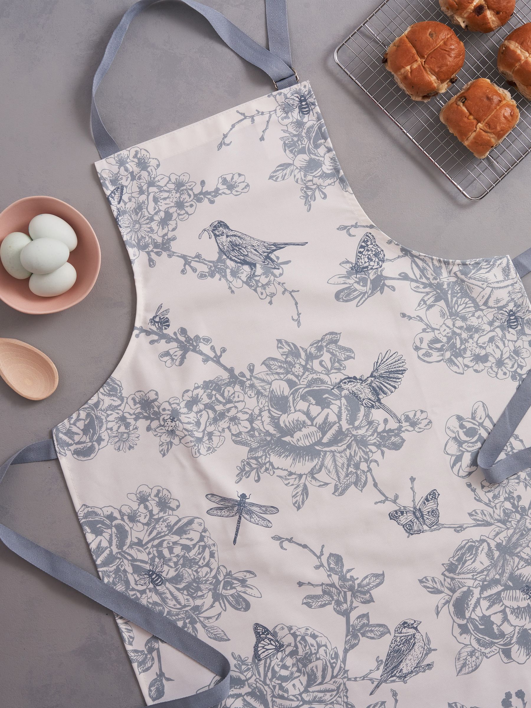 Victoria Eggs Vintage Blue Wildlife Spring Cotton Apron (British brand)