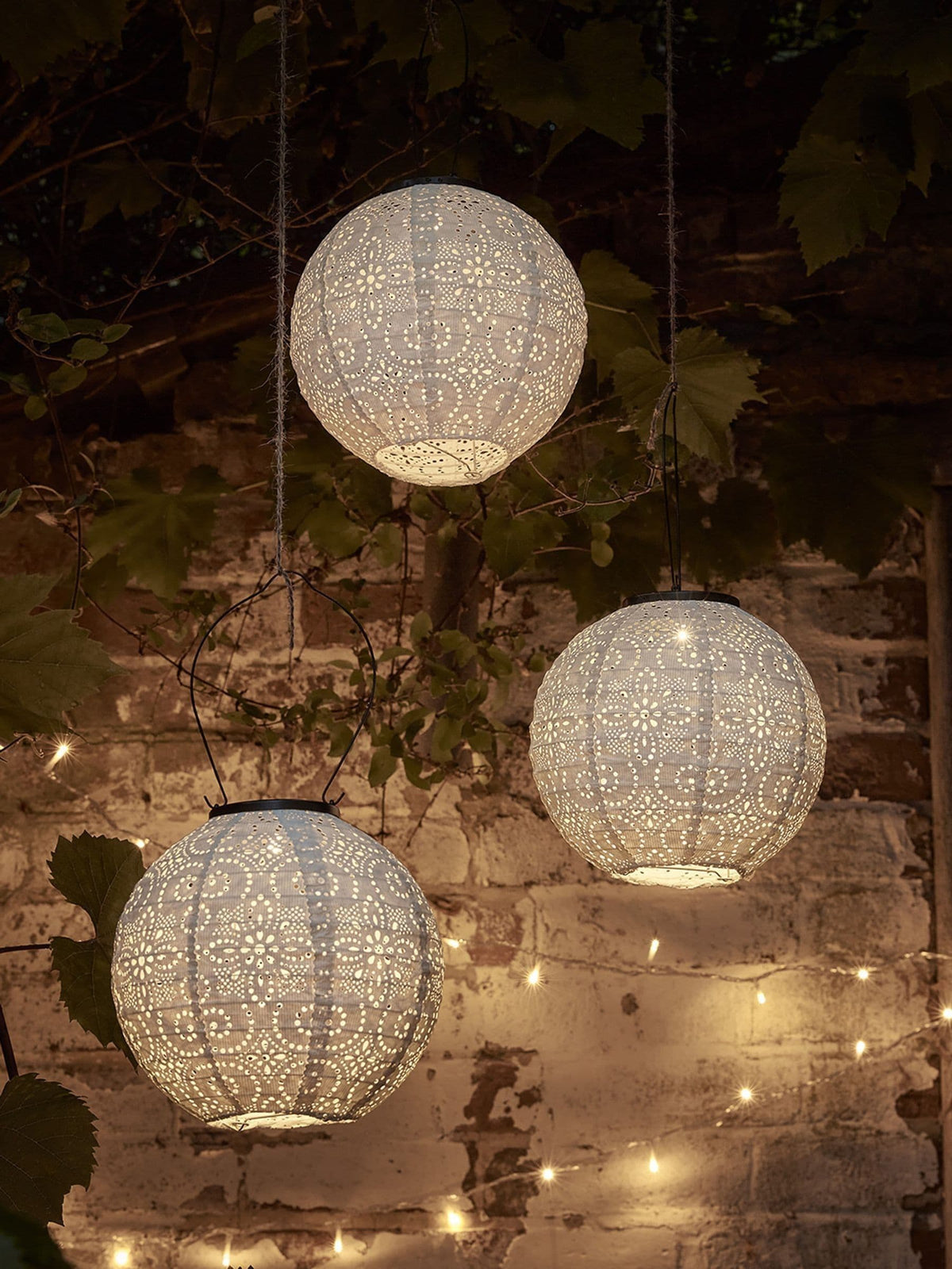 Lights4fun set of 3 white Tyvek Moroccan solar lanterns 20cm (British brand)