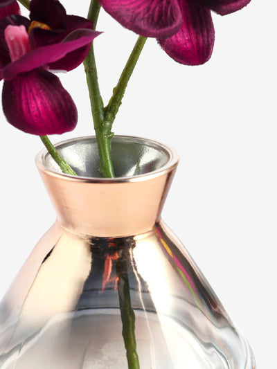 Orchidée artificielle violette en petit vase en verre décor simple