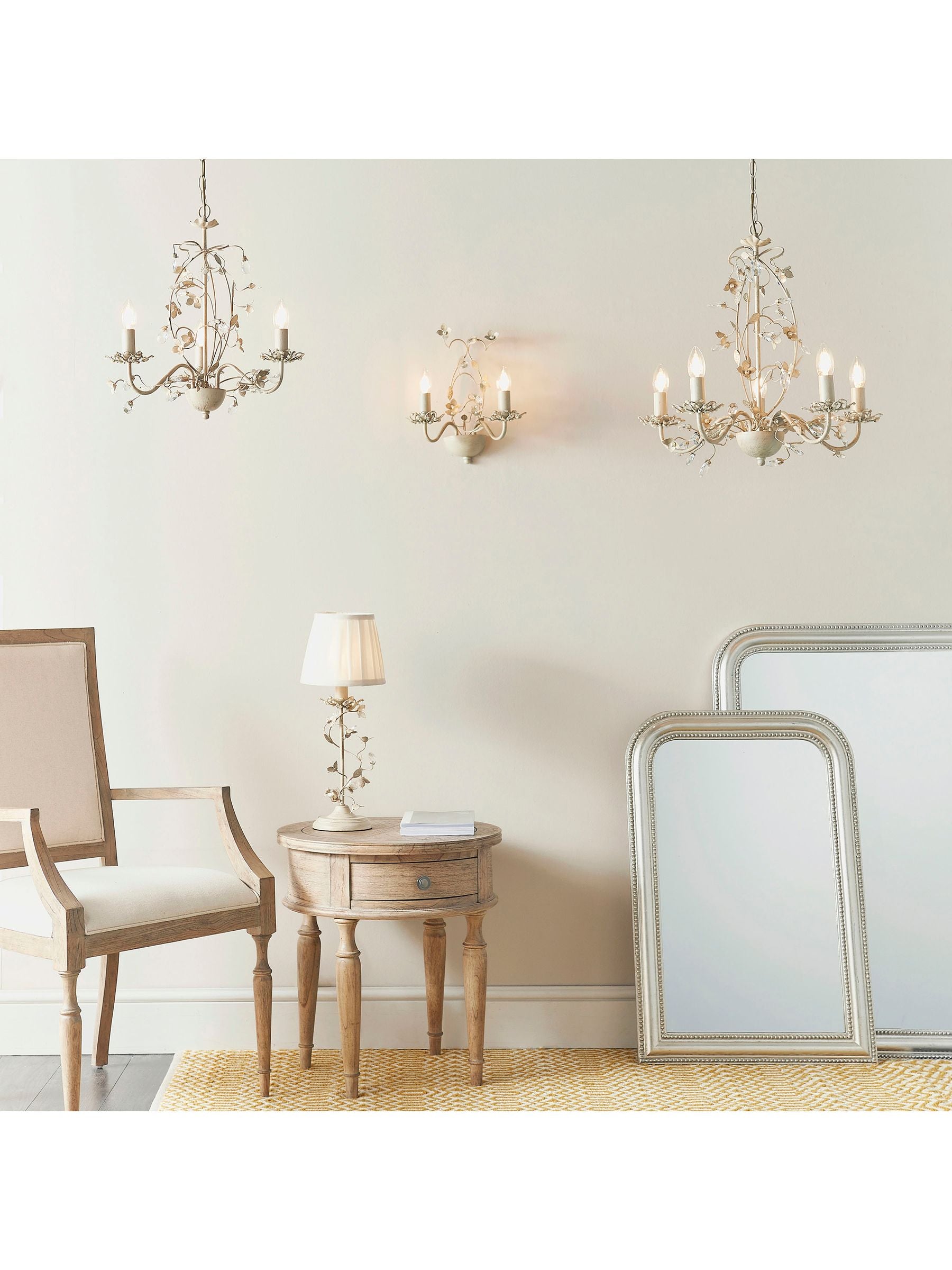 Gallery Home Gold Milford chandelier 47.5cm, imported from the UK