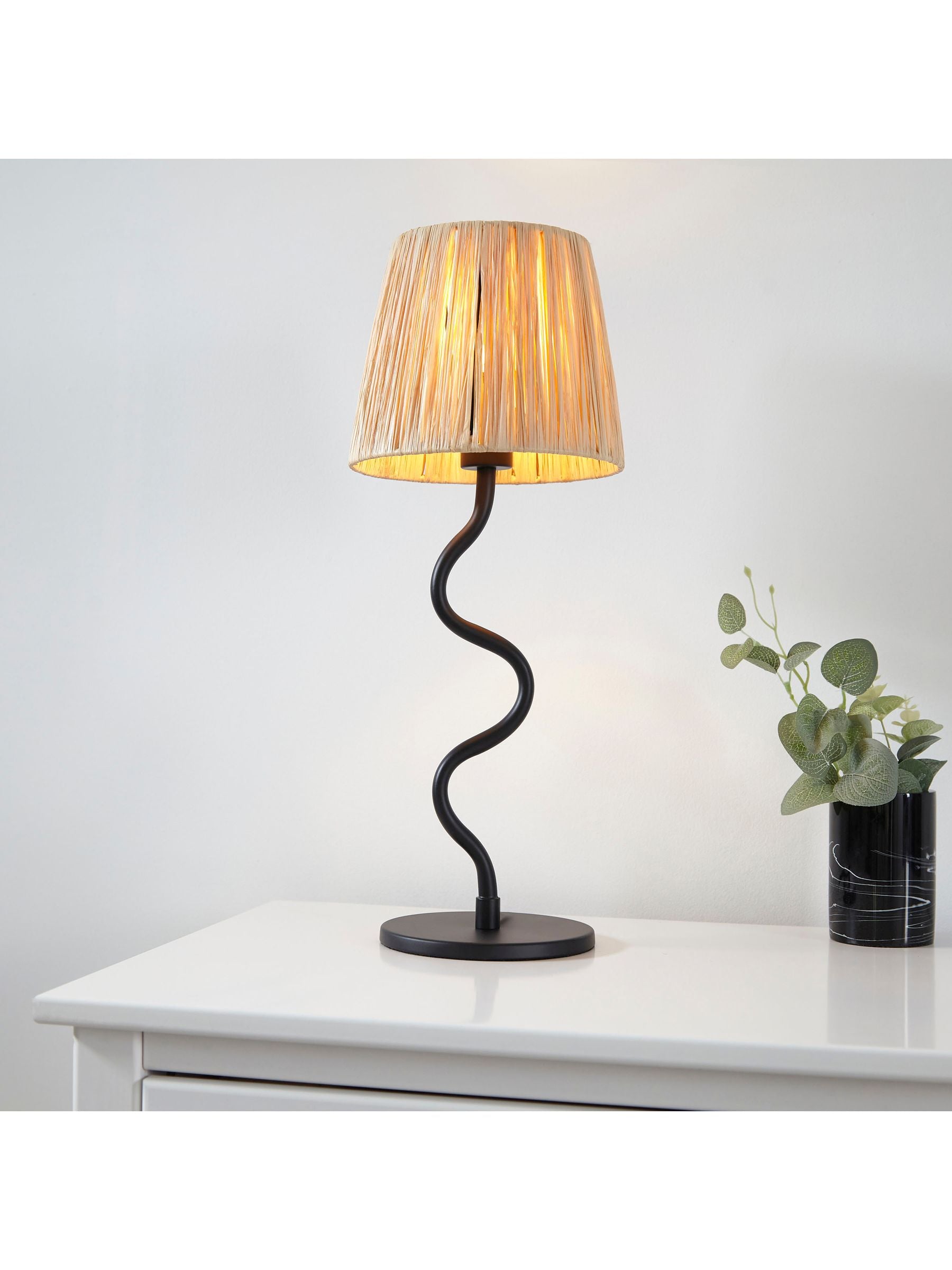 Gallery Home Black Stromsburg table lamp - British product