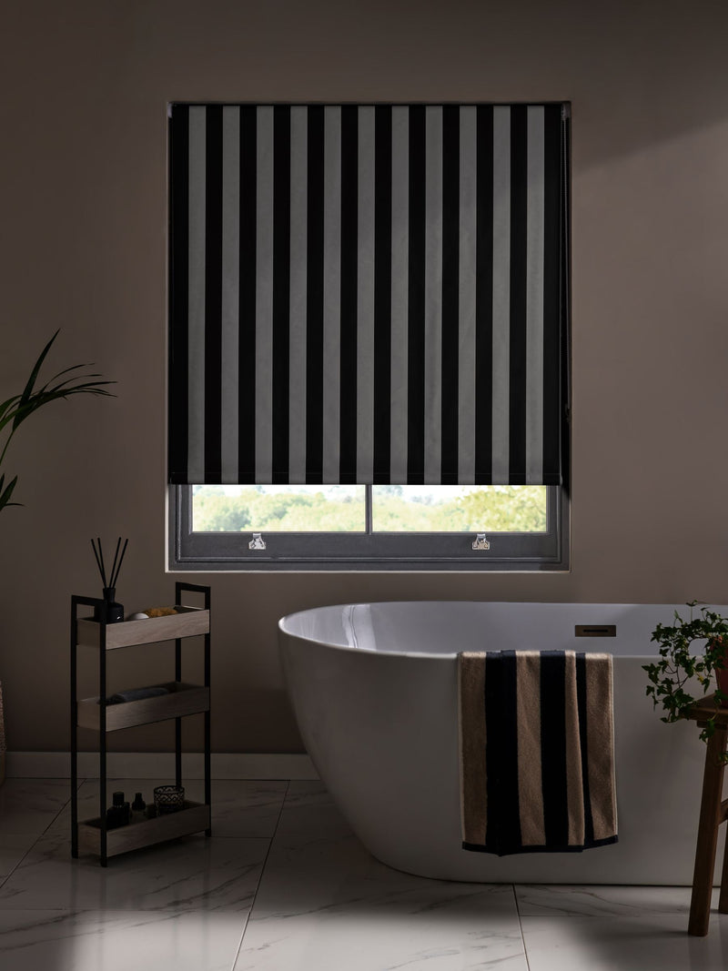 Blackout roller blind stripe print black/white - UK version