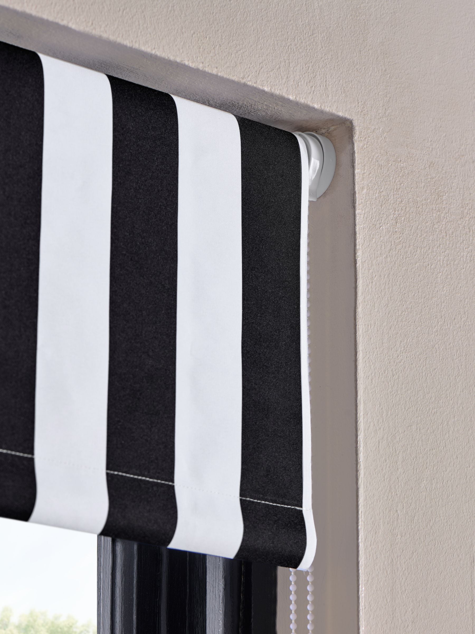 Blackout roller blind stripe print black/white - UK version