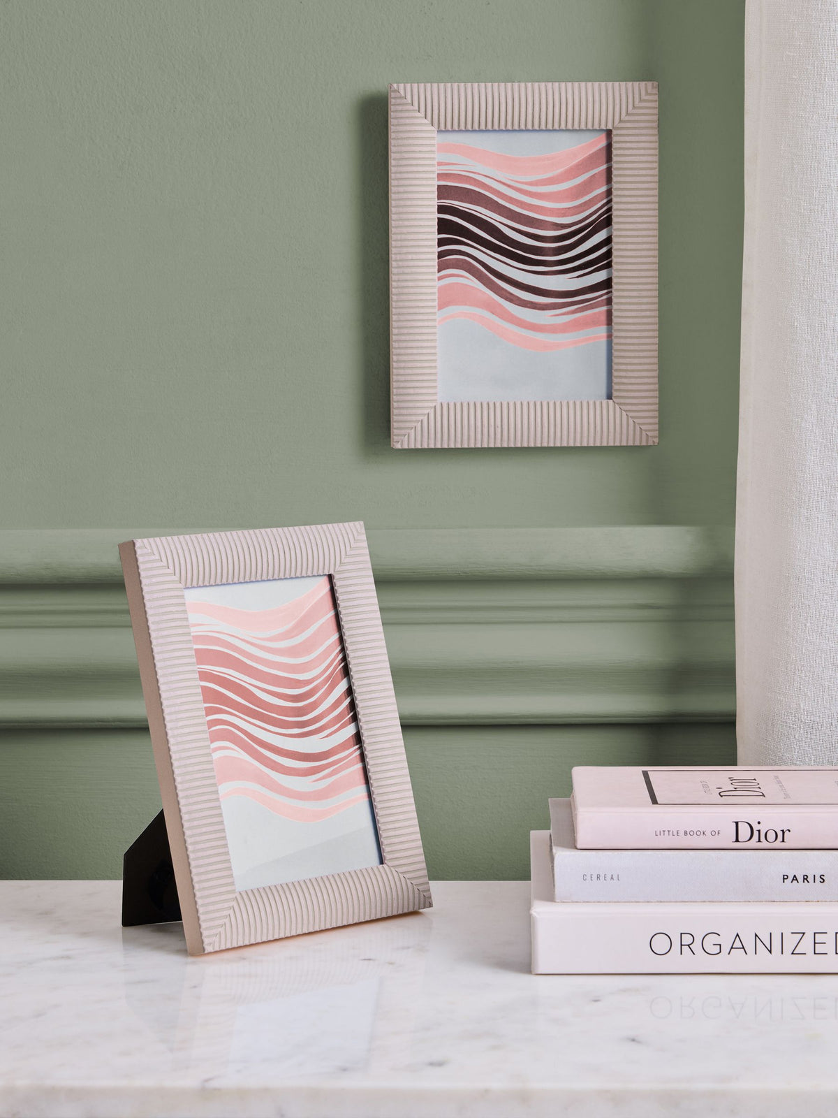 Set of two pink linear photo frames - British product