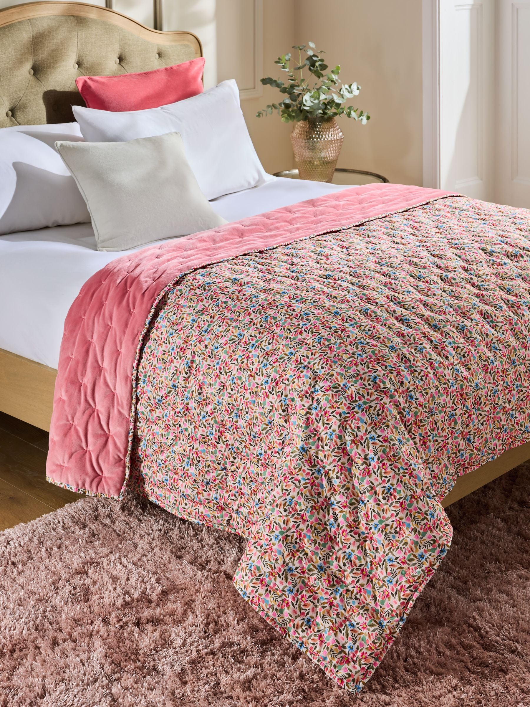 Ditsy floral bedspread multi bright (British brand)