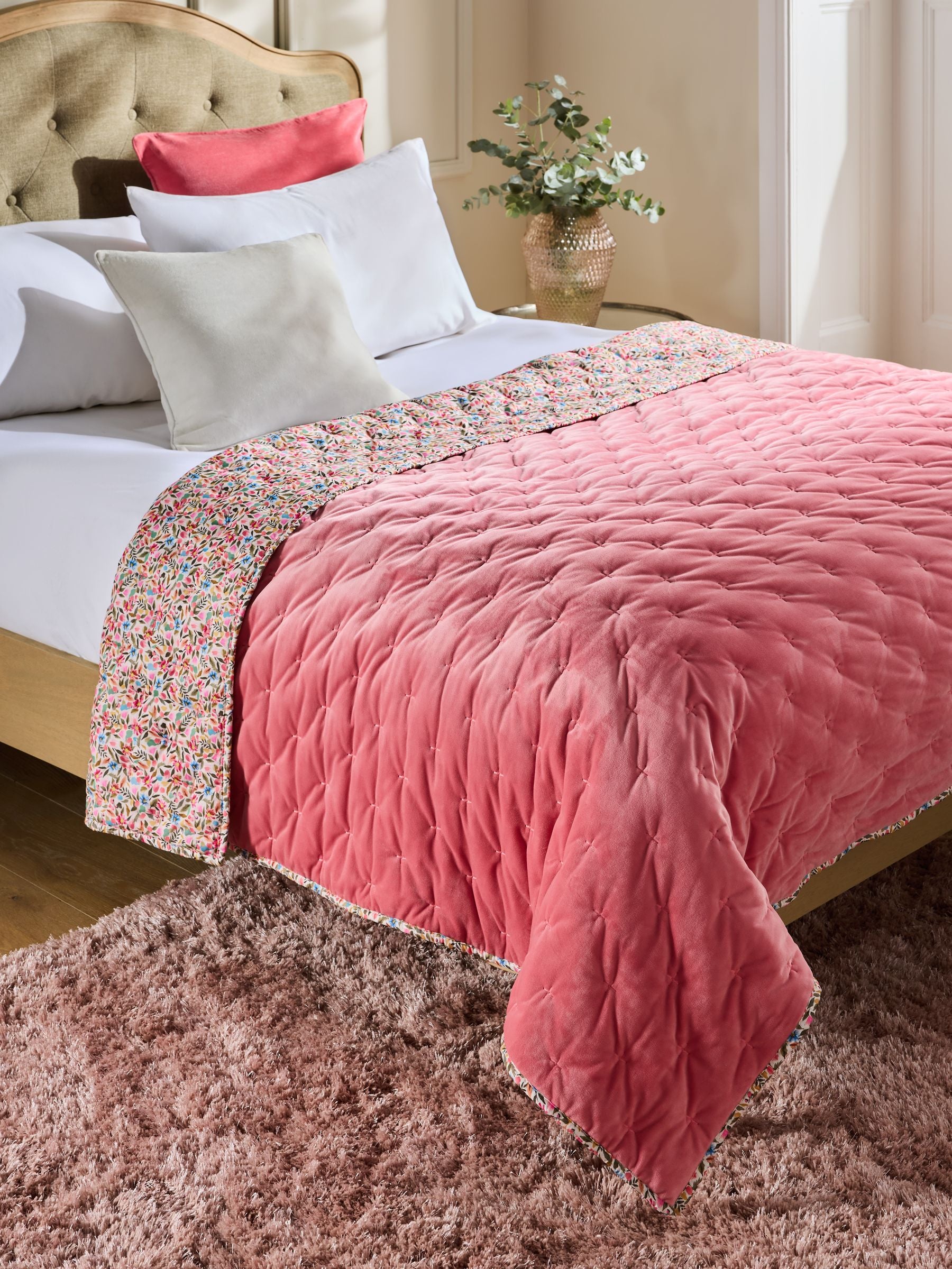 Ditsy floral bedspread multi bright (British brand)