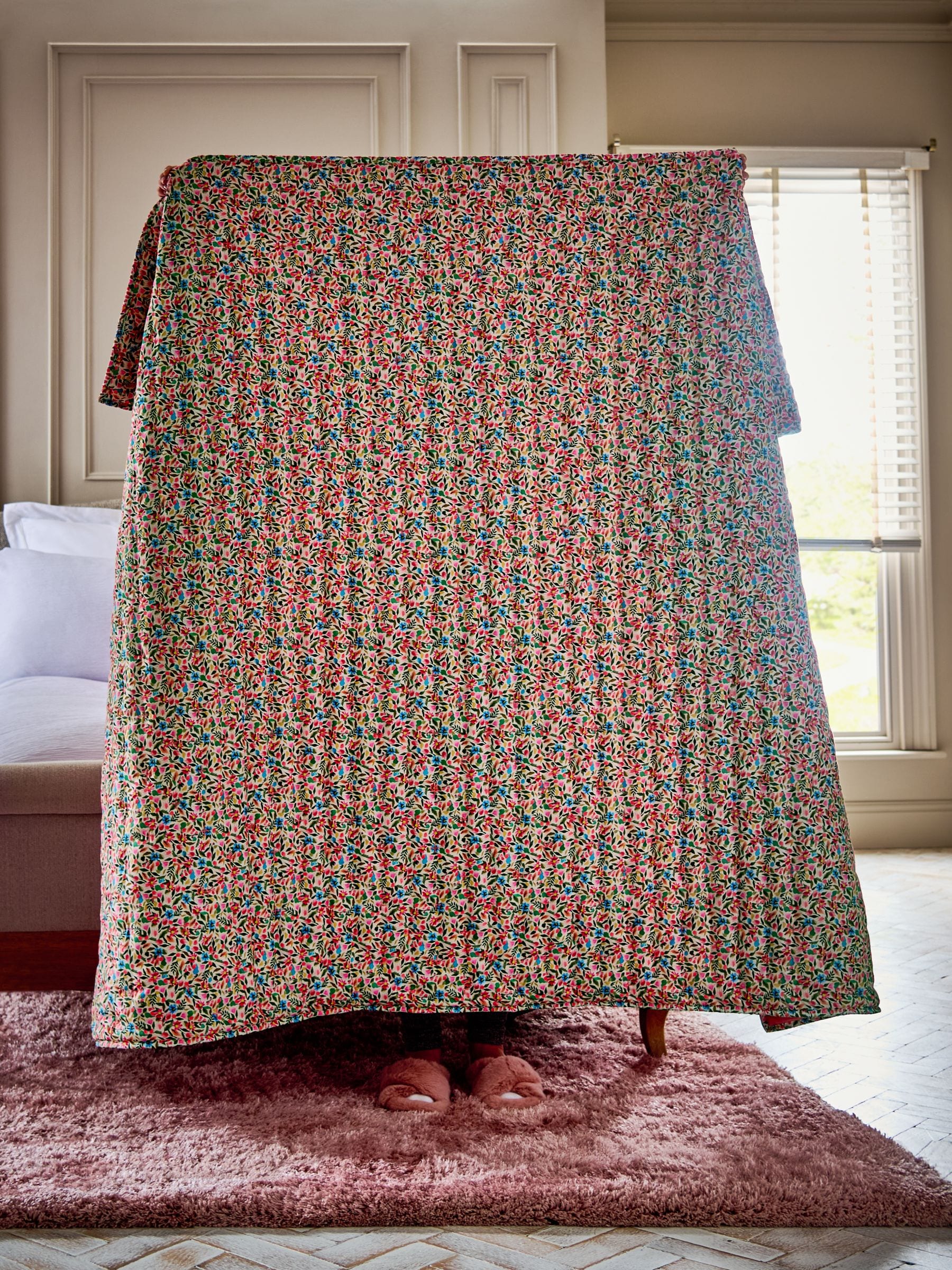 Ditsy floral bedspread multi bright (British brand)