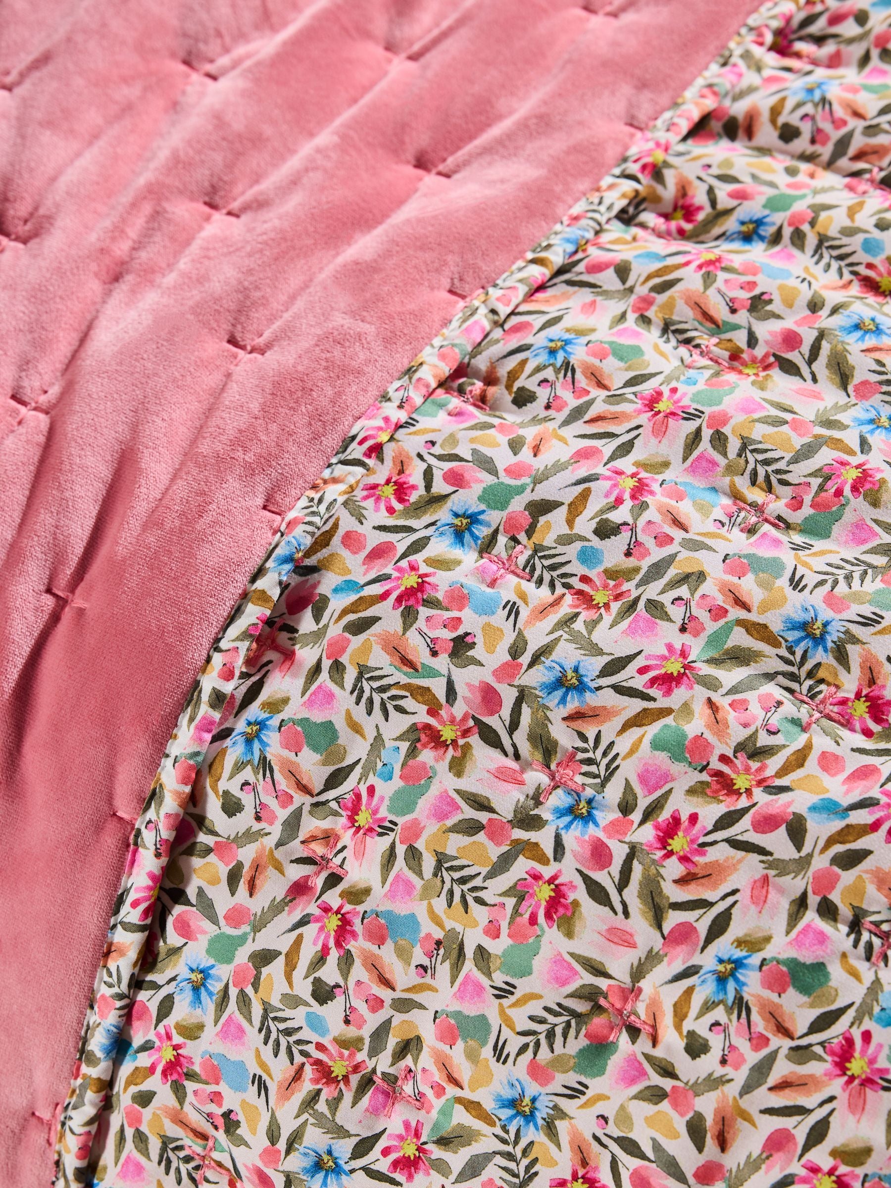 Ditsy floral bedspread multi bright (British brand)