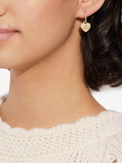 Ohrringe im Goldton mit Pavé und rosa Harzherz-Design