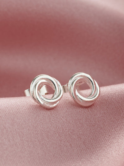 Personalisierte Sterling-Silber-Ohrstecker mit drei verschlungenen Ringen und Geschenkkarten