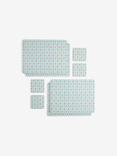 Next Set aus 4 tealfarbenen mediterranen Fliesen-Platzsets und Untersetzern, 25 x 33 cm – online bei McGrocer kaufen