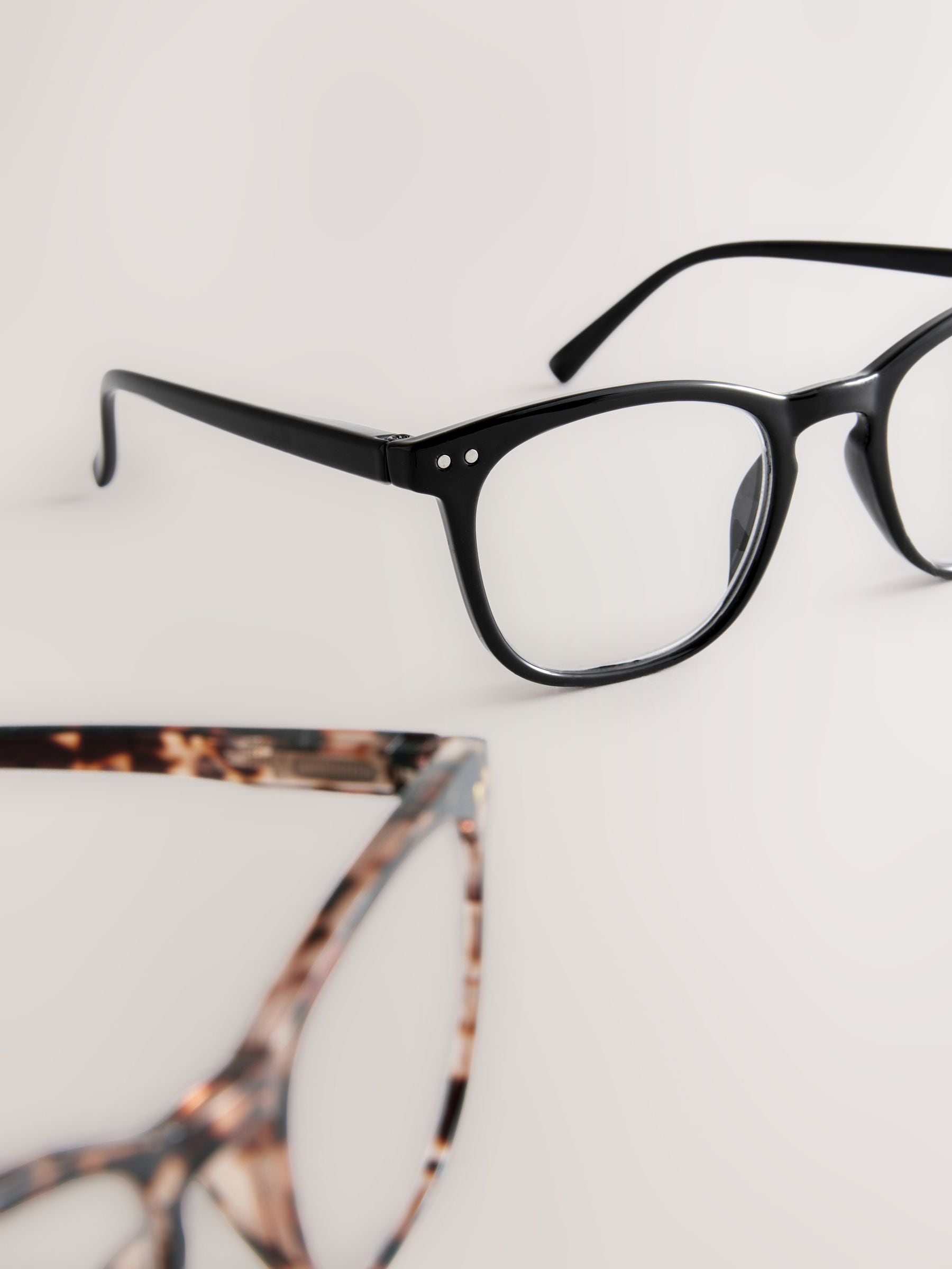 Ready-to-wear reading glasses 2-pack, British product