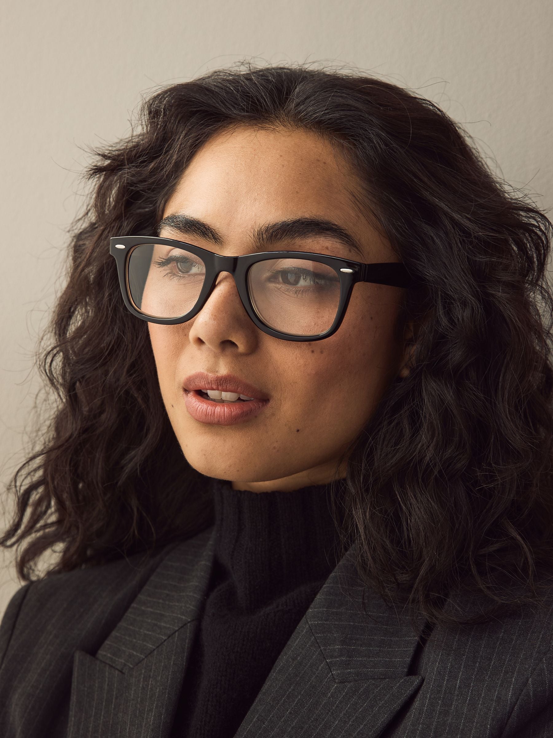 Black ready-to-wear reading glasses with scratch-resistant lenses - British product
