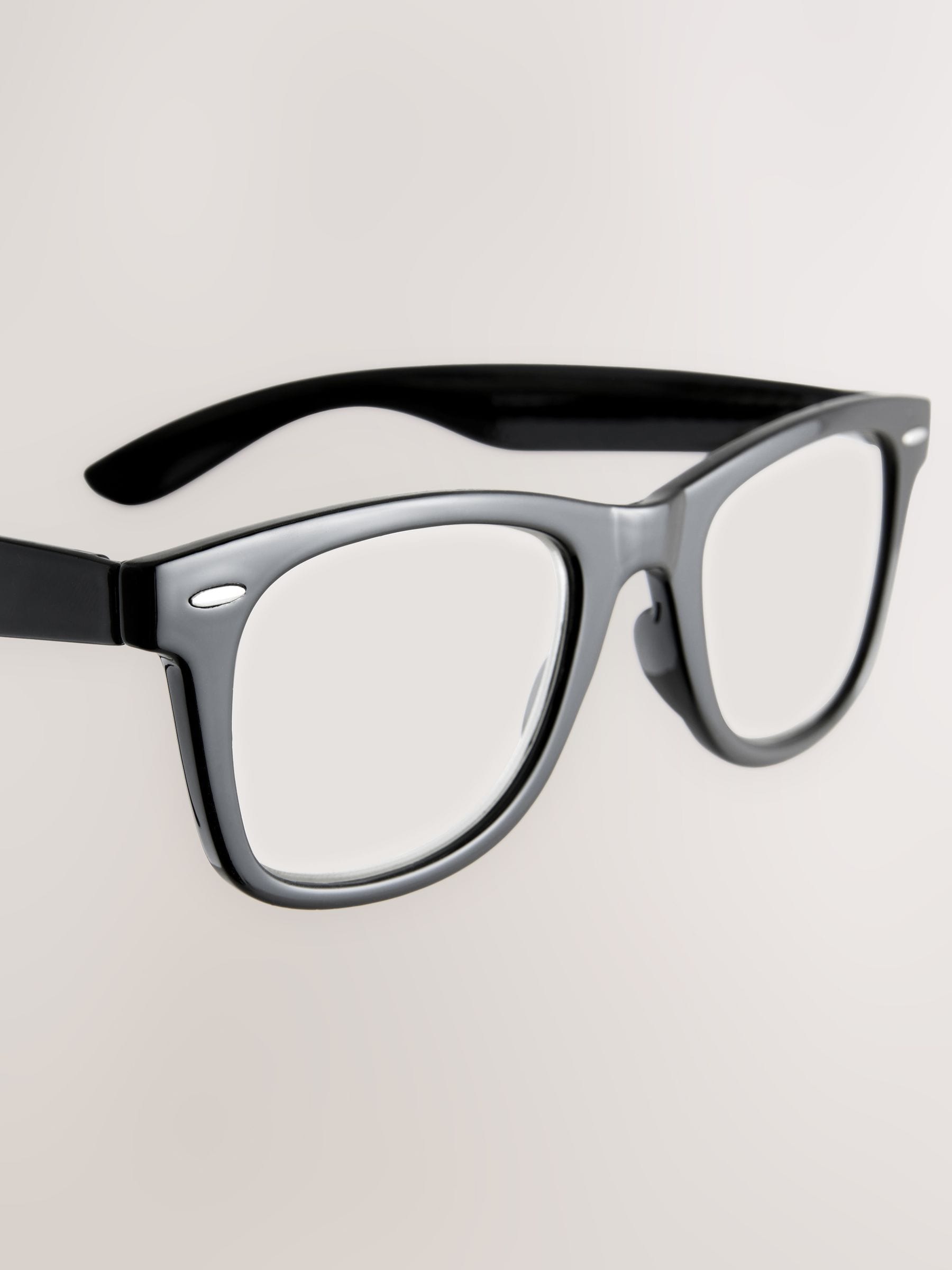 Black ready-to-wear reading glasses with scratch-resistant lenses - British product