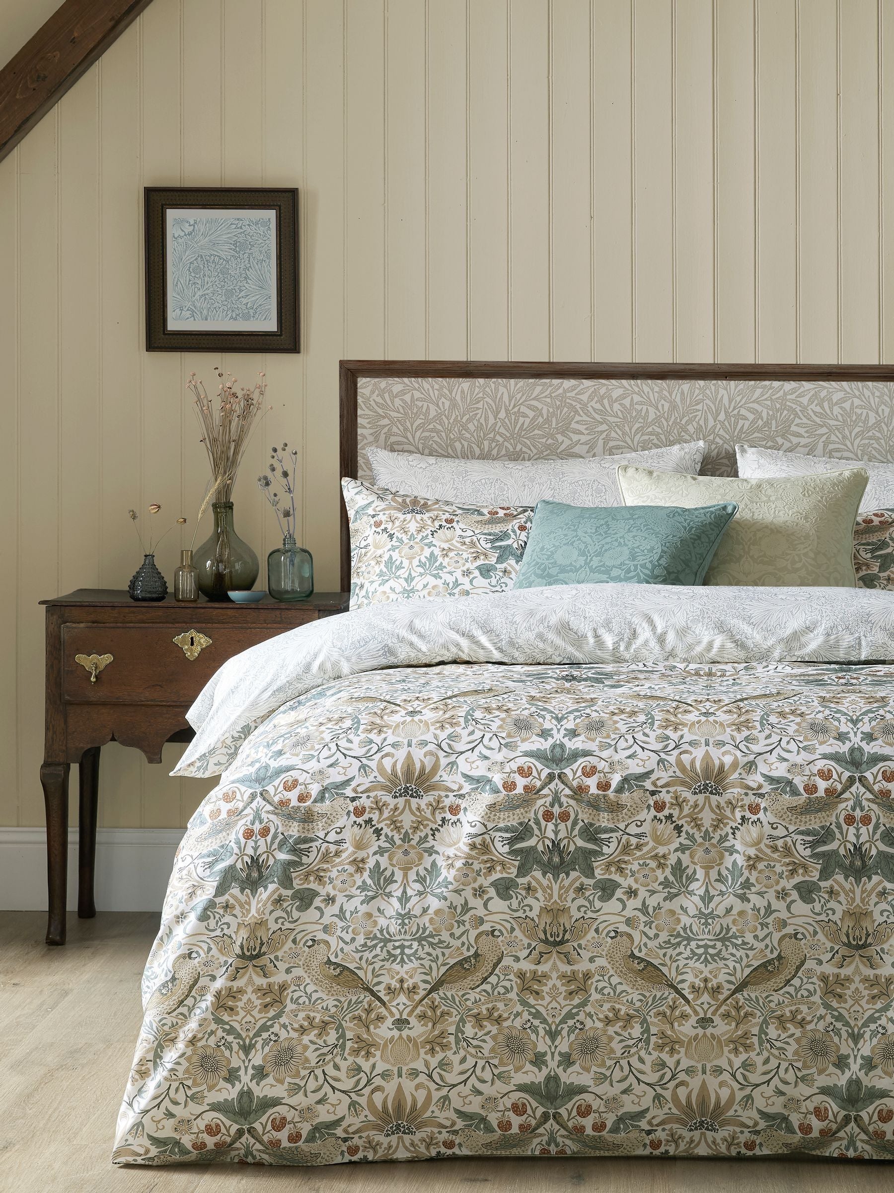 William Morris Hessian Strawberry Thief duvet cover set (British brand)