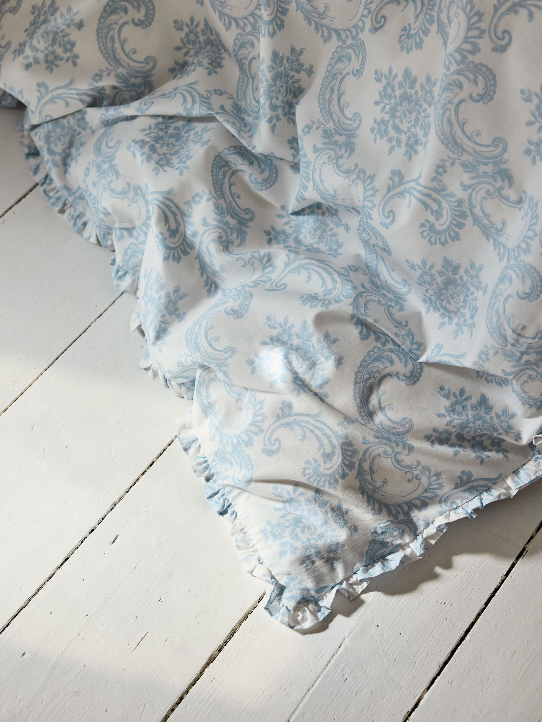 Shabby Chic Boudoir Beauty Print duvet cover set with petite ruffle (British brand)