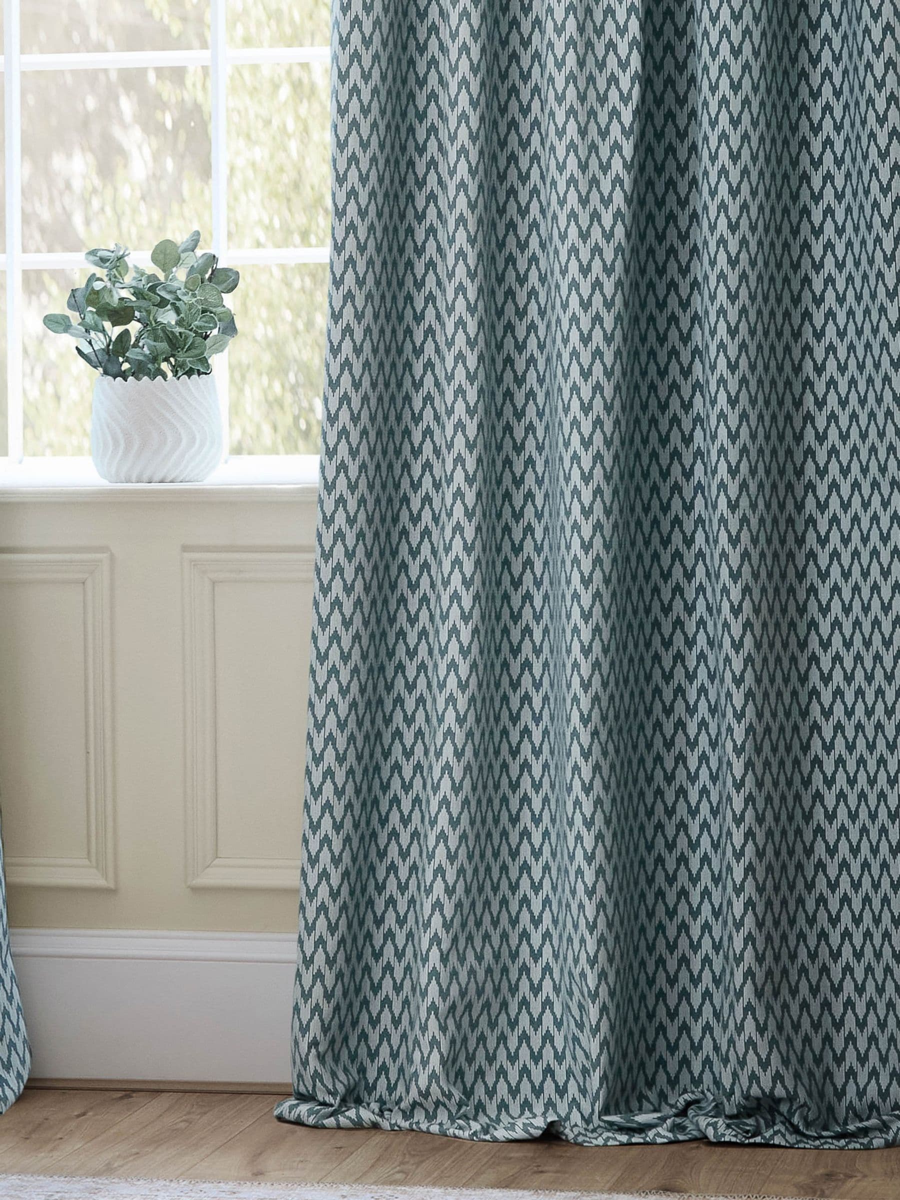 Sanderson Blue Hutton woven jacquard curtains 117x137cm, UK version