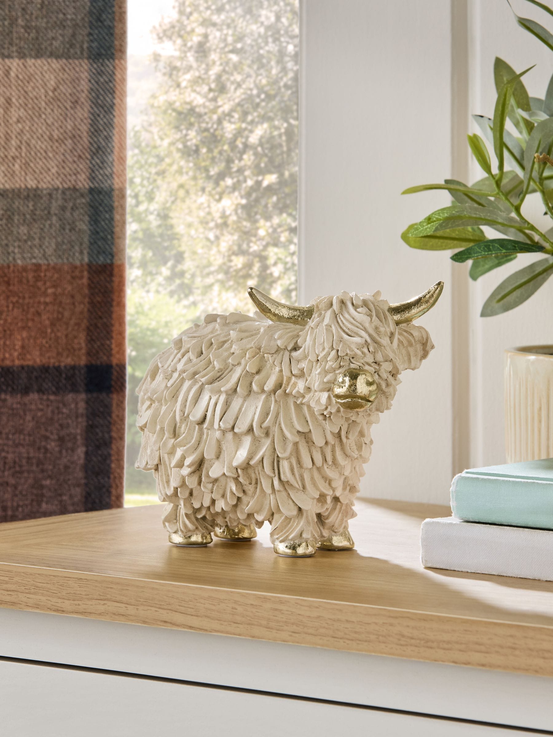 Bronze Hamish Highland cow small ornament - British product