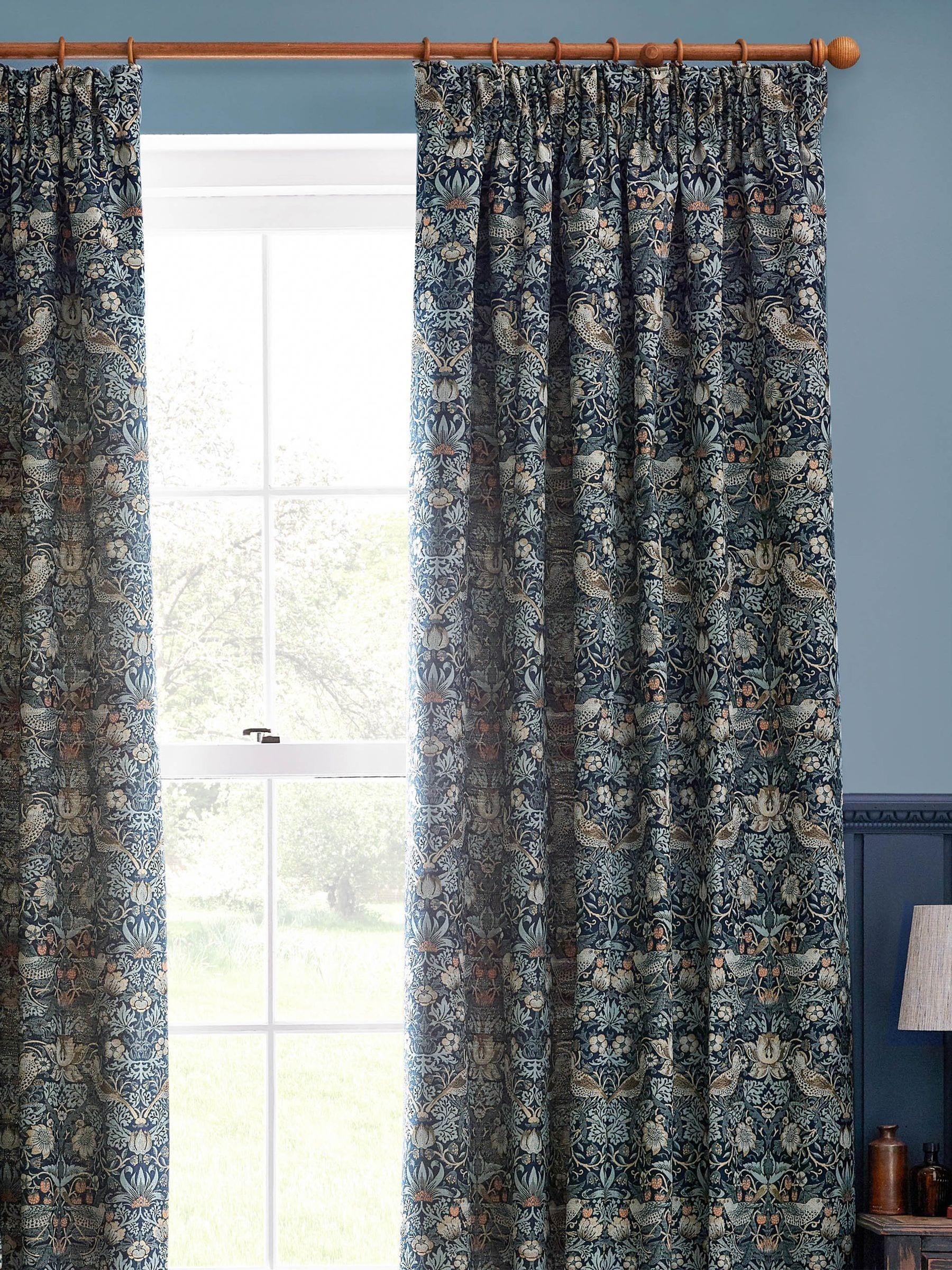 Morris & Co indigo Strawberry Thief jacquard curtain 117x137cm - British product