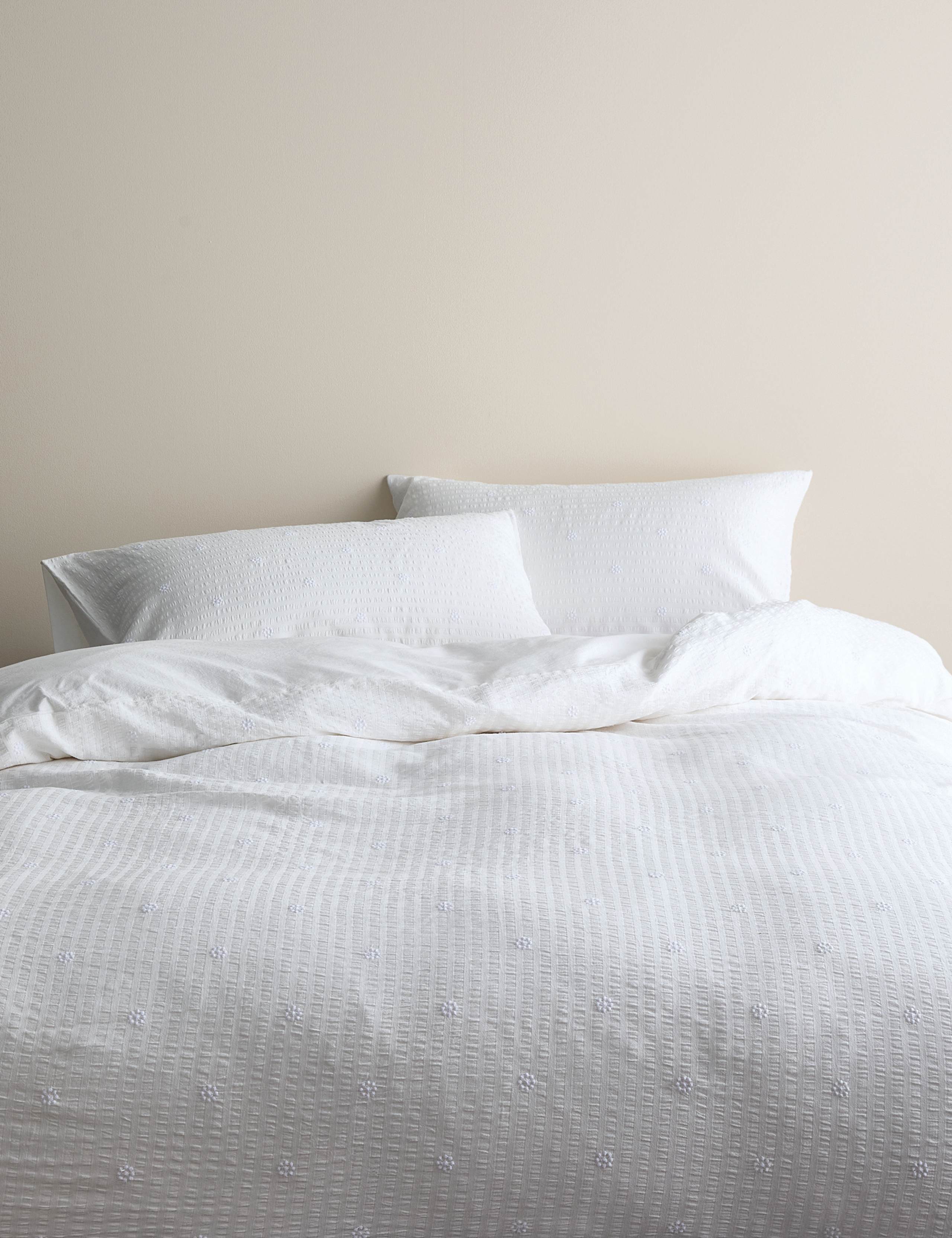 Embroidered floral seersucker bedding set - British product