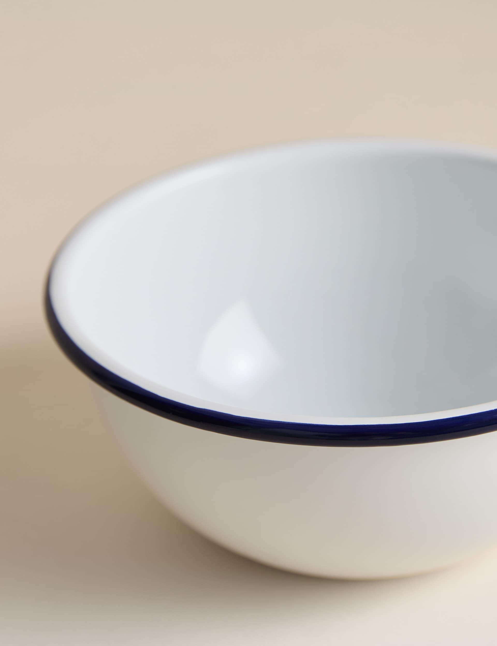 Small enamel mixing bowl 16cm - British product