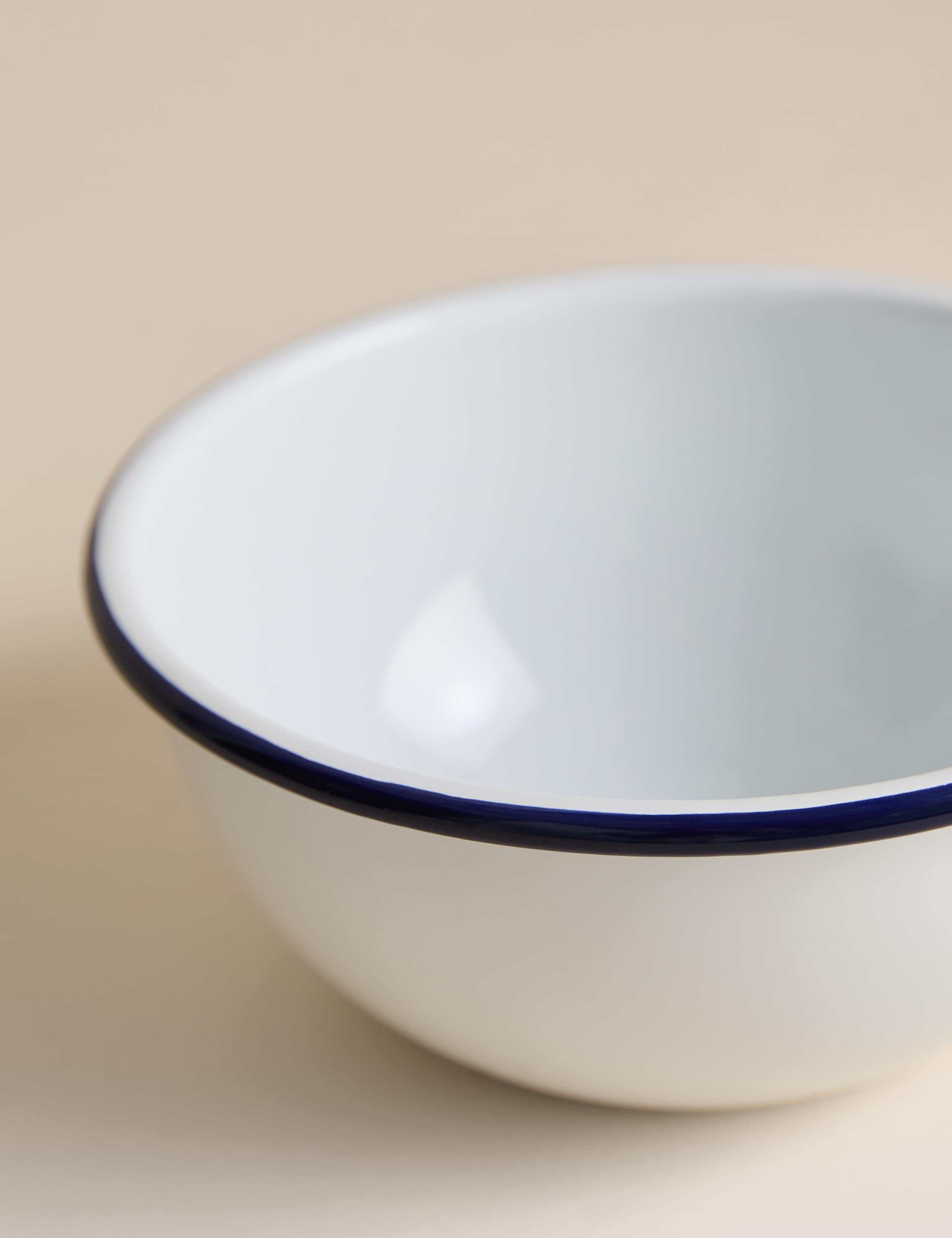 Small enamel mixing bowl 16cm - British product