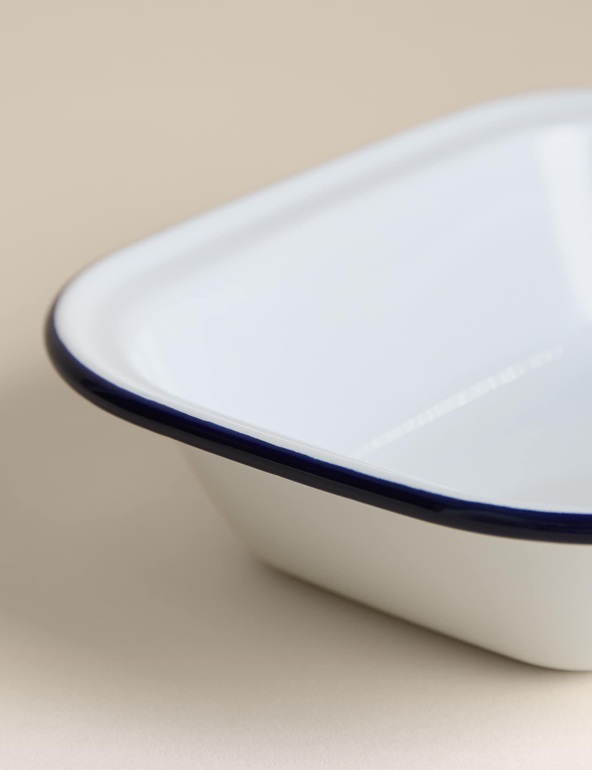 Enamel 28cm pie dish - British product