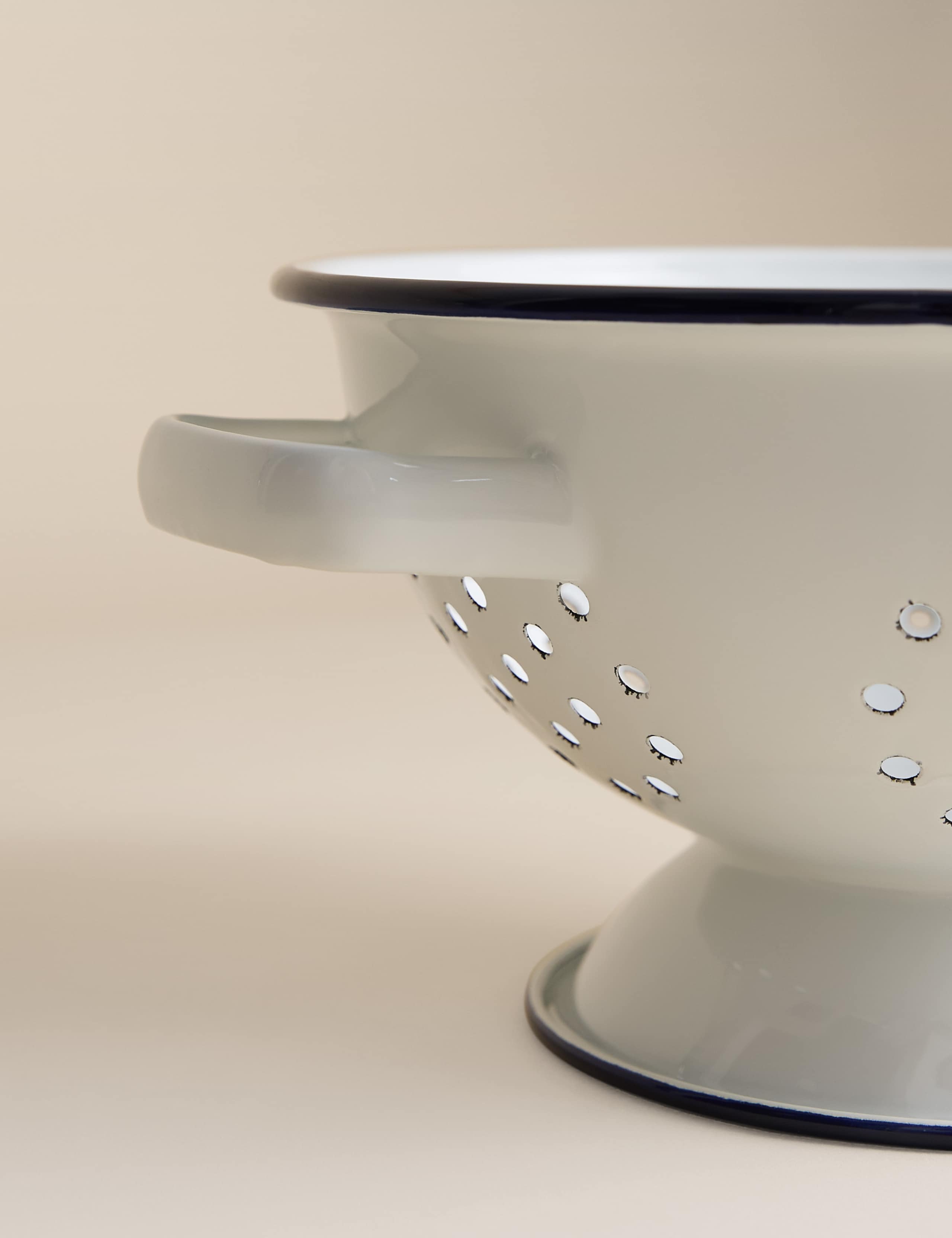 Enamel colander 24 cm - British product