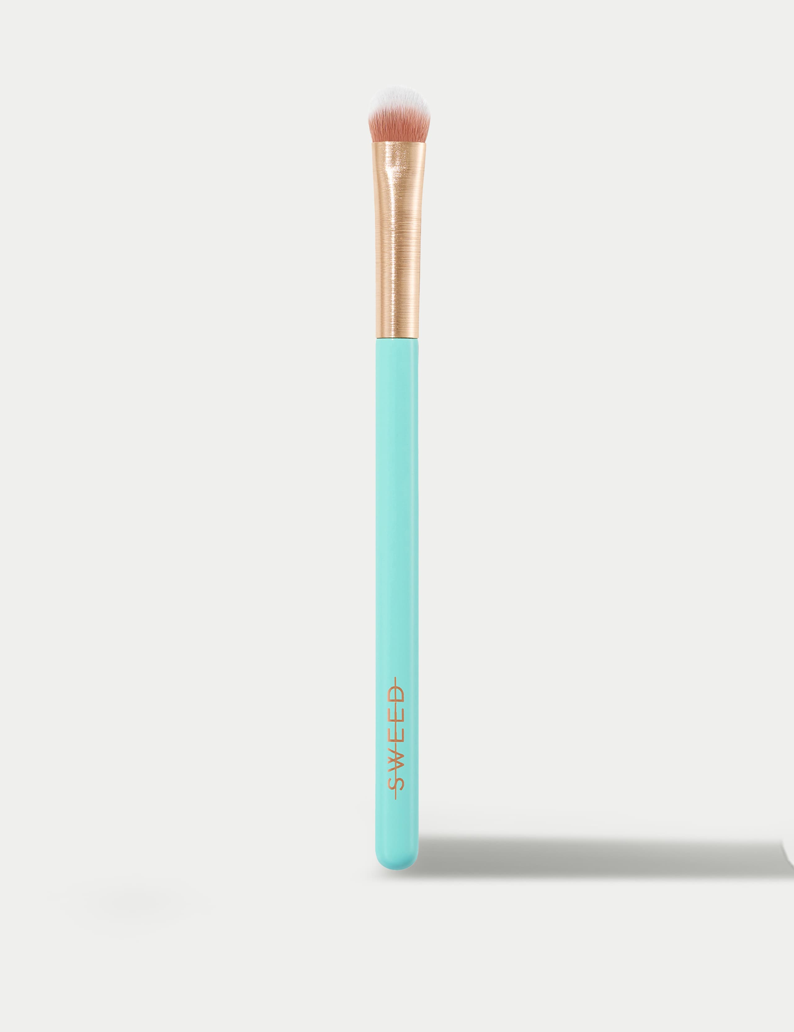 Sweed medium eyeshadow brush with synthetic bristles - British product