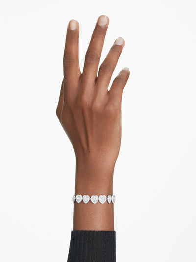 Rhodiniertes, herzförmiges Kristall-Tennisarmband