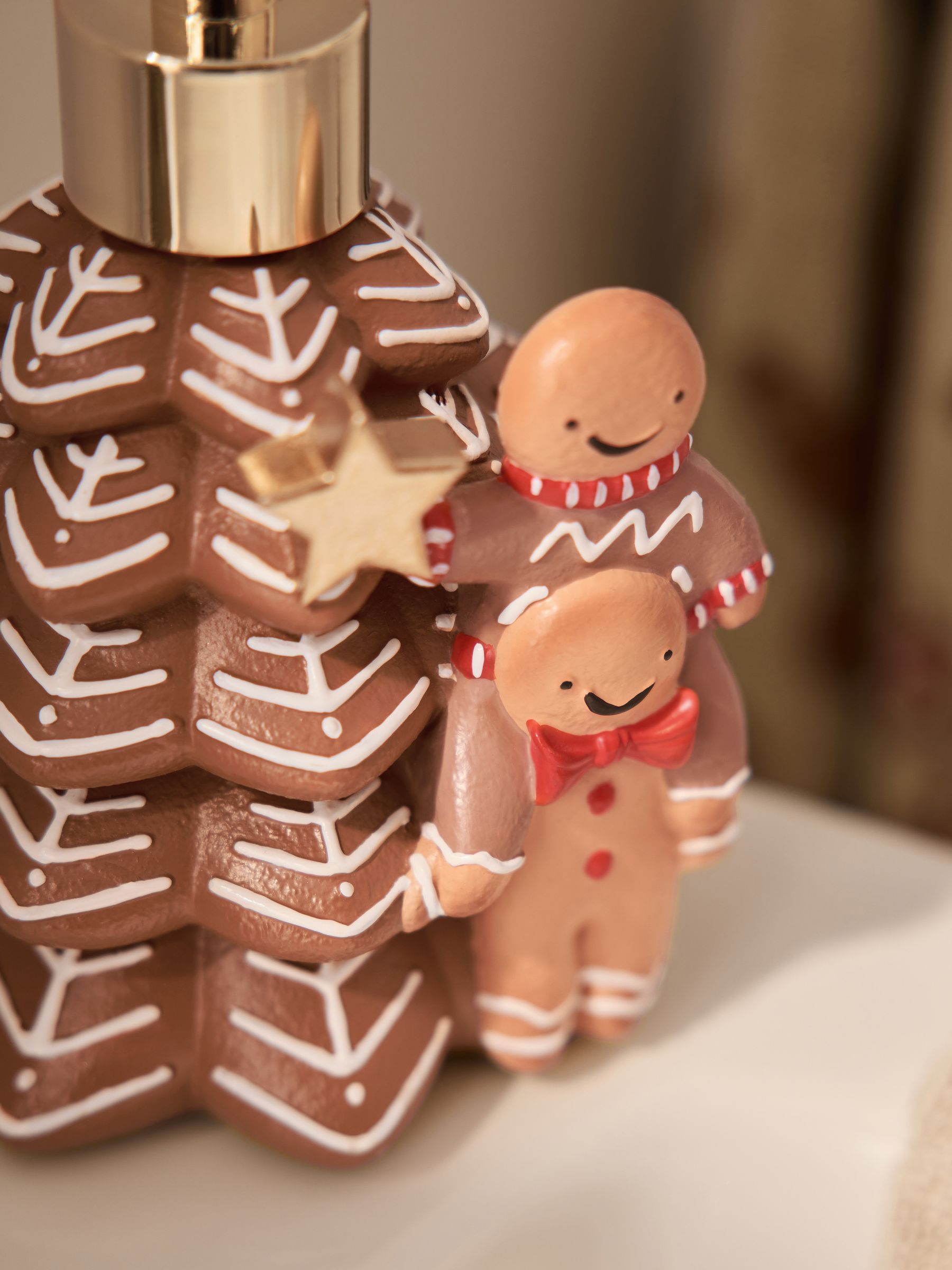 Gingerbread Christmas Tree soap dispenser - British product
