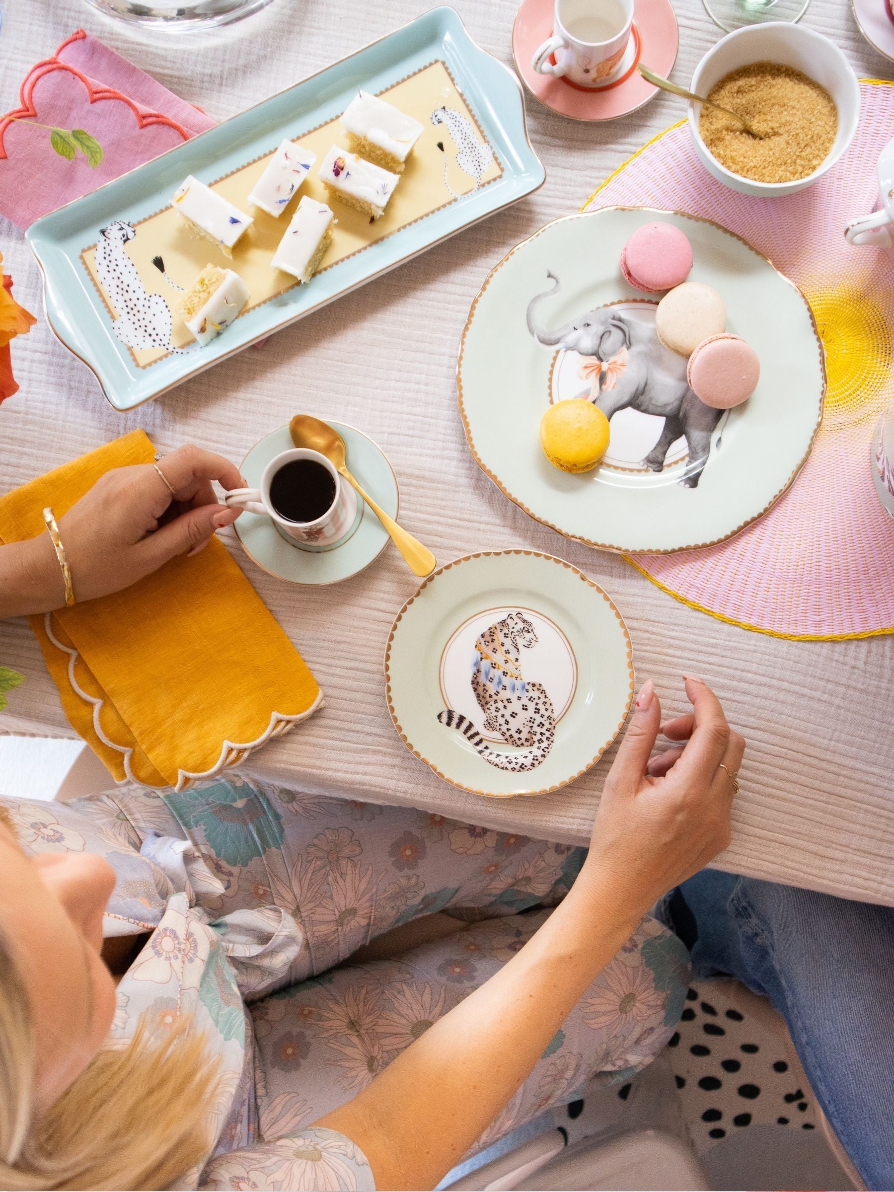 Yvonne Ellen multi elephant sandwich plate 23cm (British brand)