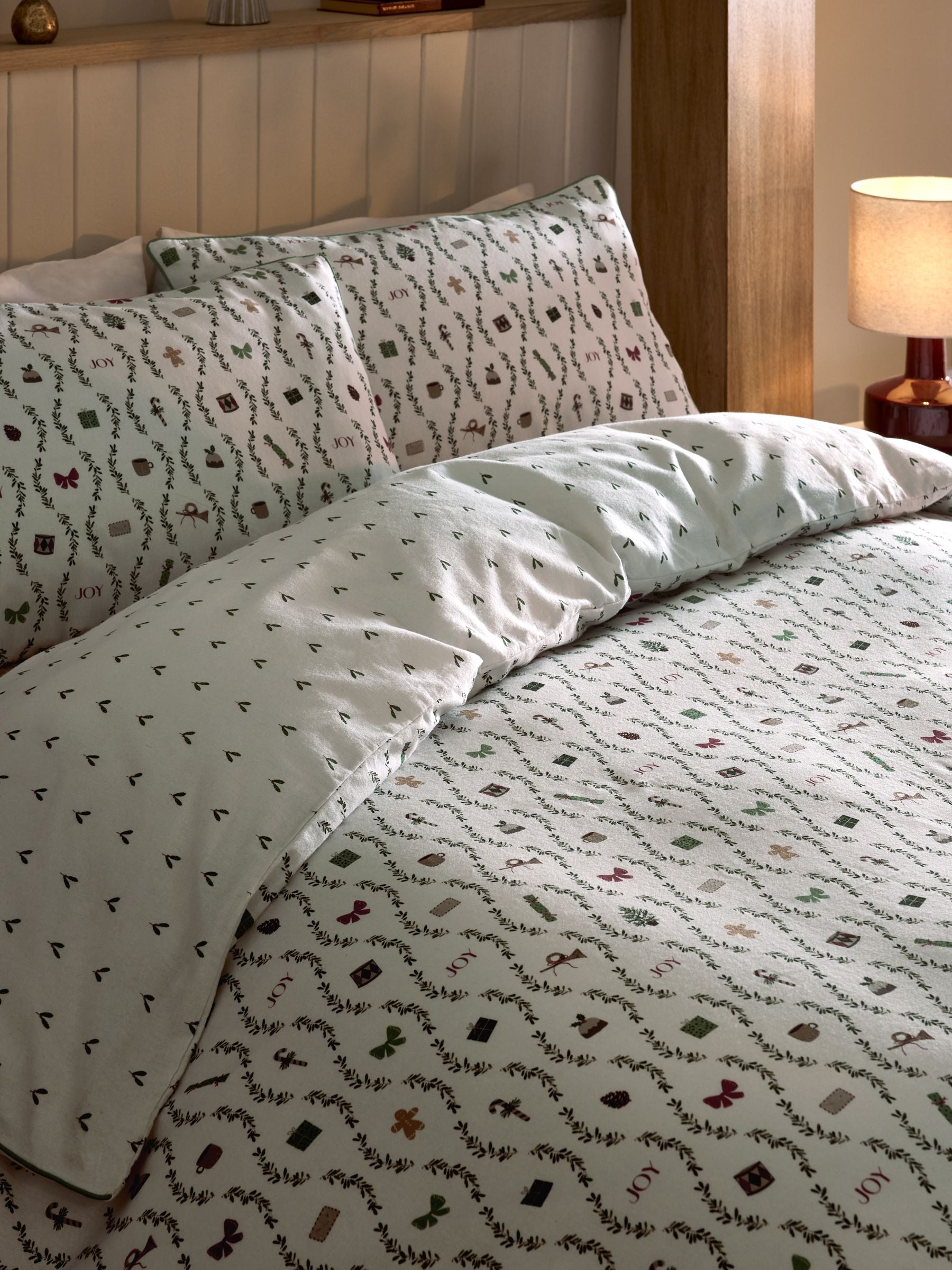 Natural Icons Christmas duvet cover set, imported from the UK