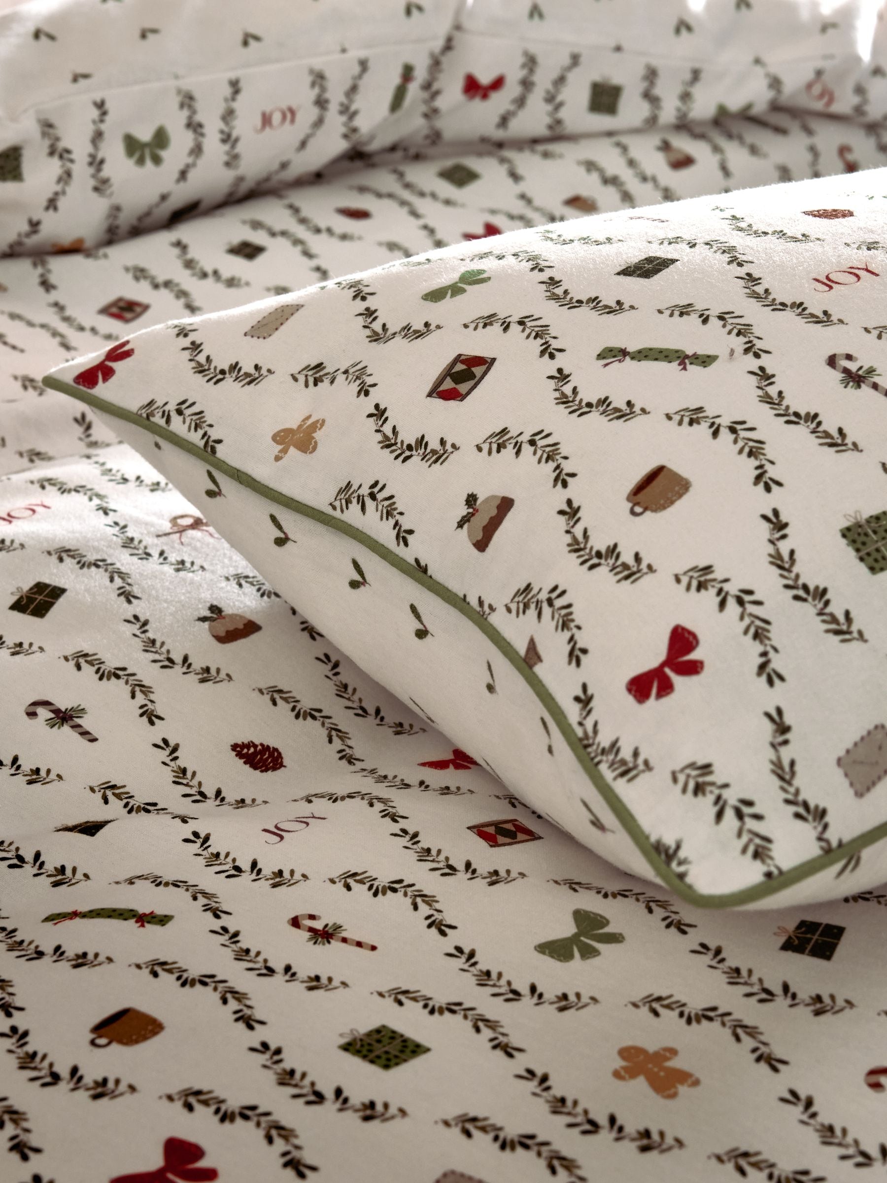 Natural Icons Christmas duvet cover set, imported from the UK