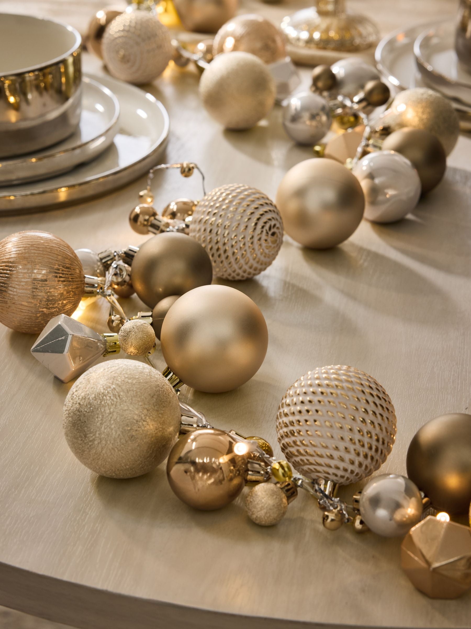 Christmas Garland gold bauble pre-lit 168cm, UK version