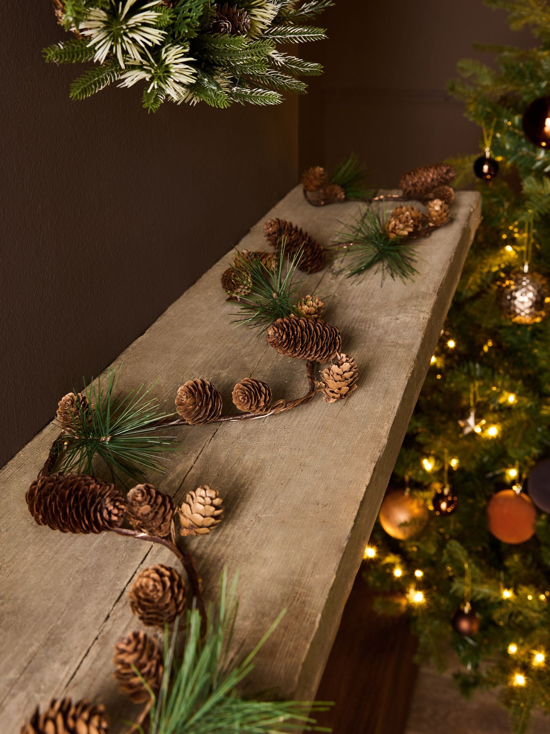 Lit pinecone Christmas garland 150cm - British product