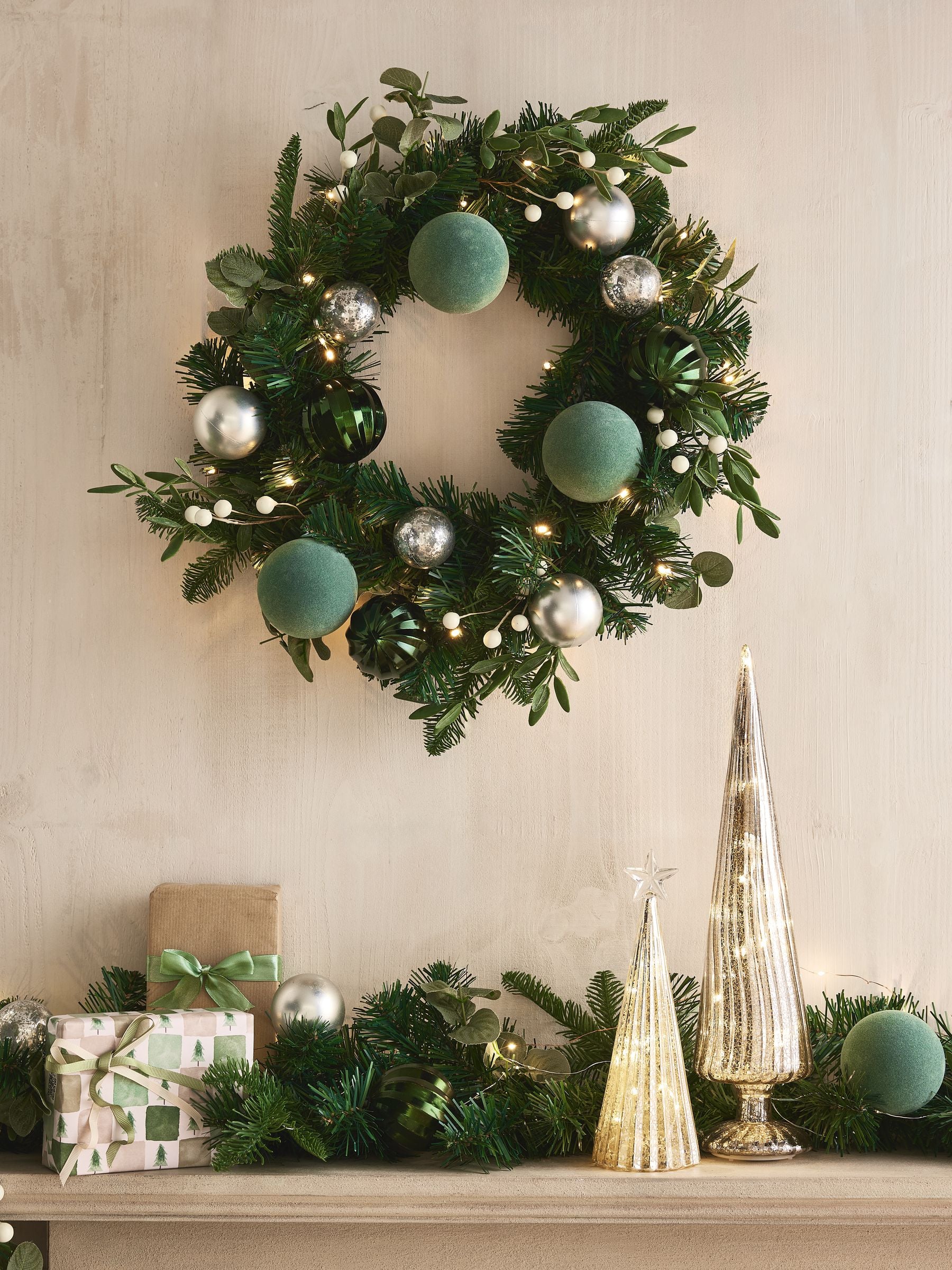 Green lit faux bauble Christmas wreath 48cm x 48cm, UK version